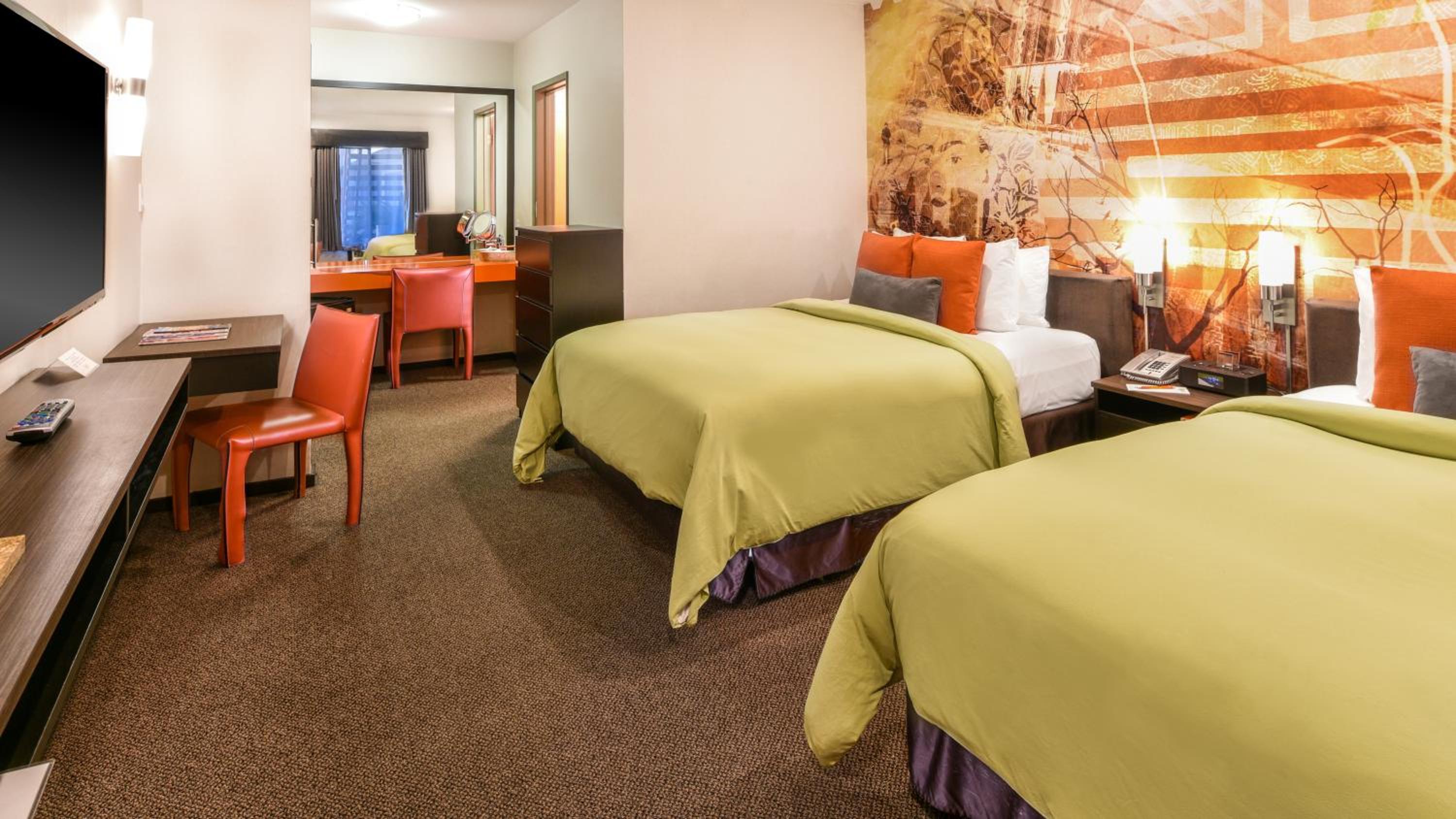 Queen Room with Two Queen Beds - Photo 6