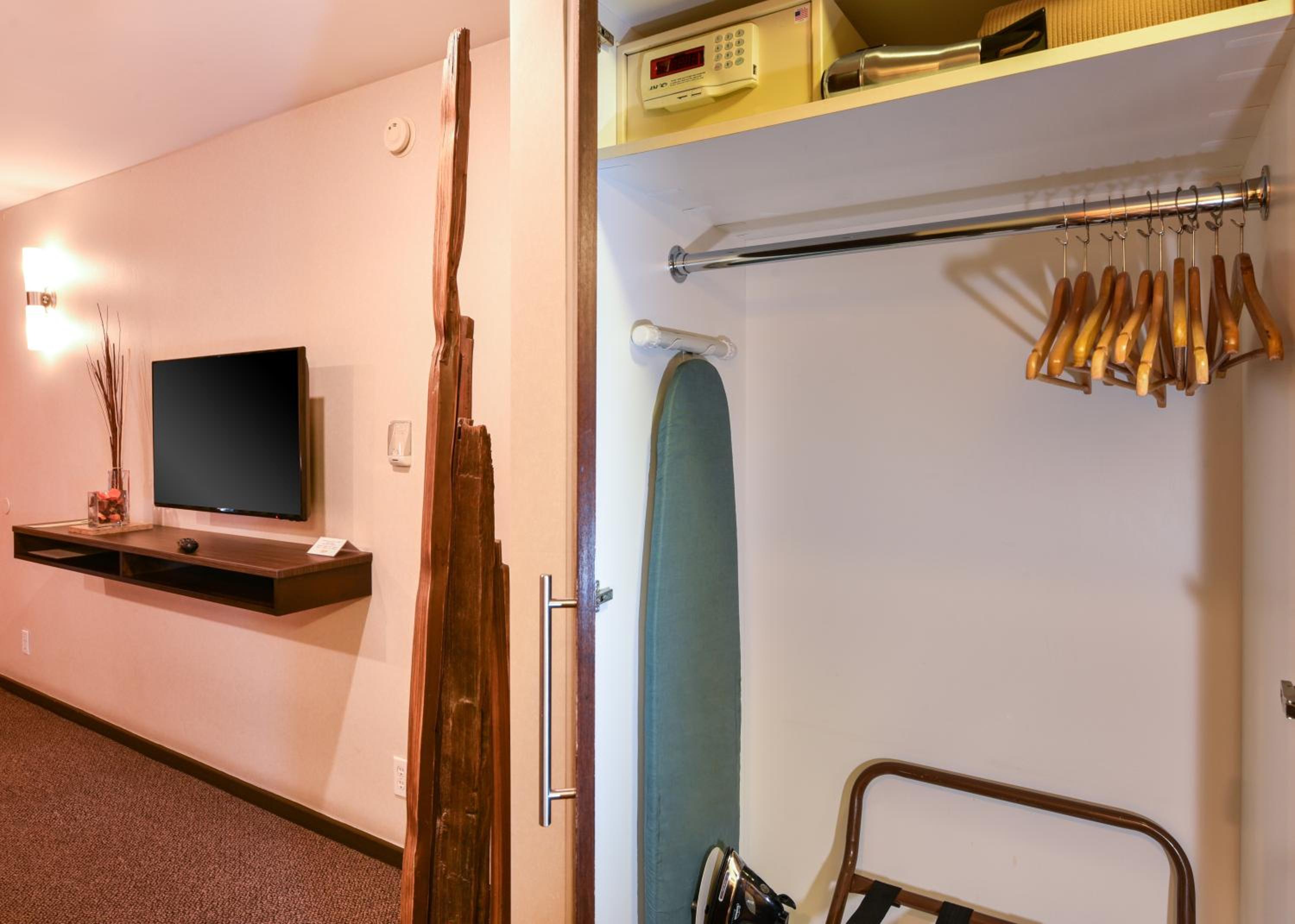 Standard King Room - Photo 4
