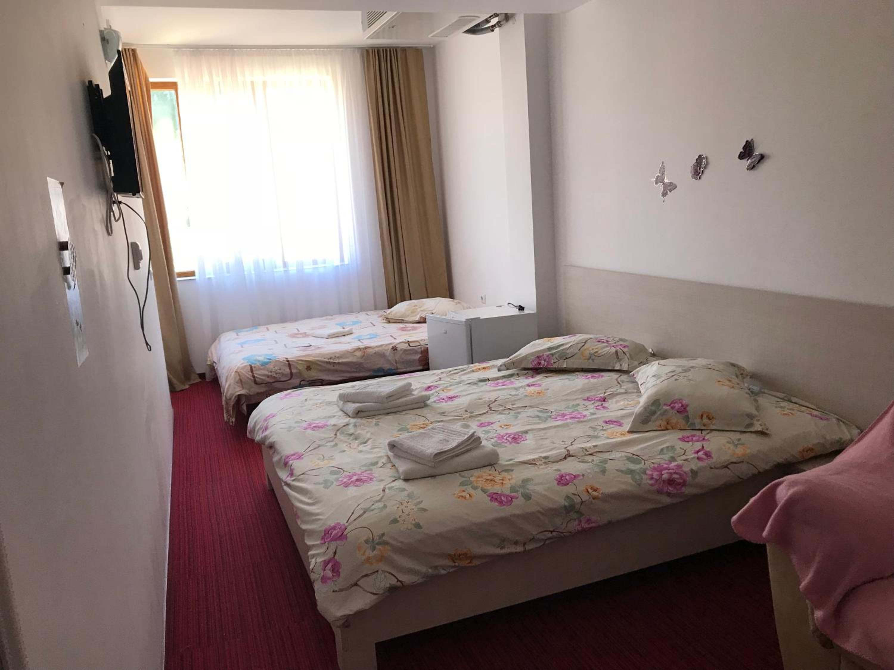 Comfort Triple Room with Shower - Photo 1