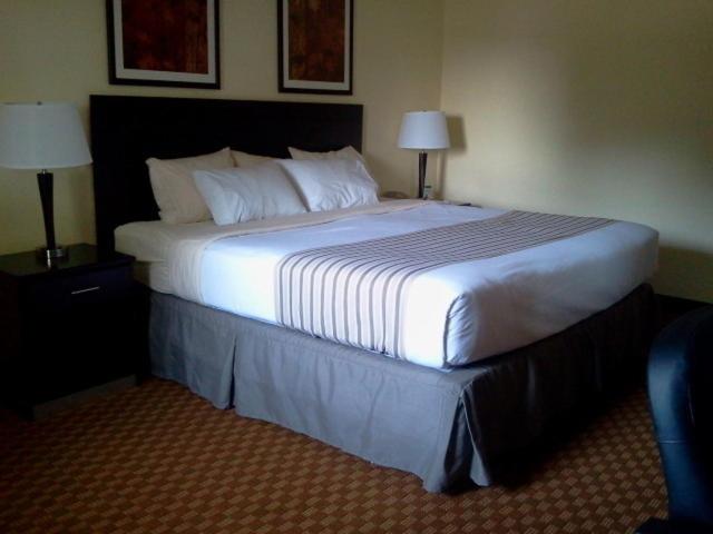 Queen Room - Disability Access/Non-Smoking