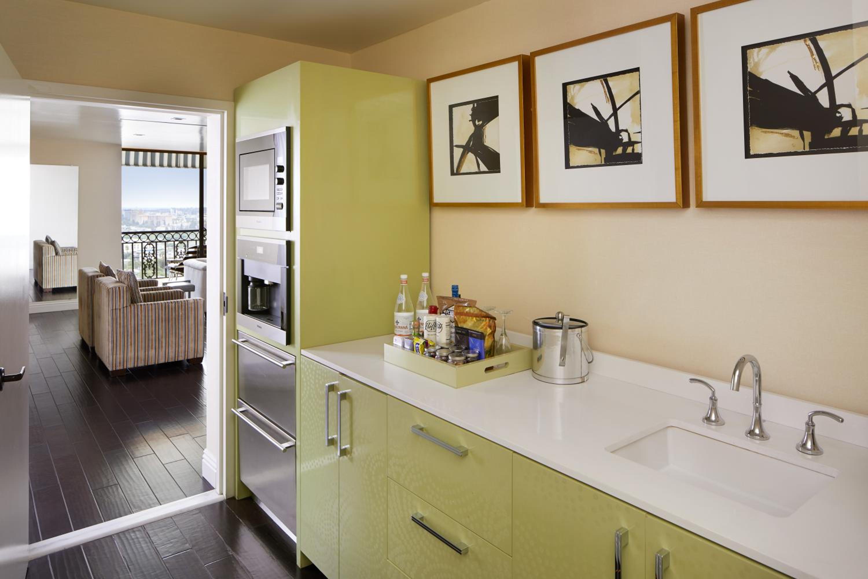 Metropolitan Suite One Bedroom thumbnail 5