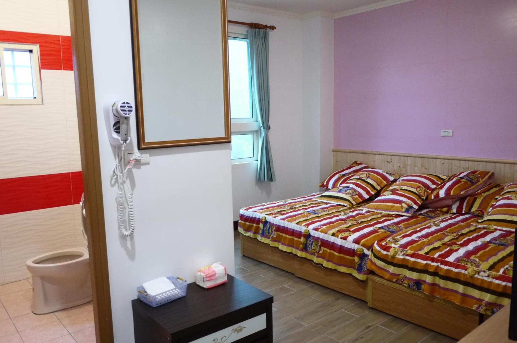 Quadruple Room with Private Bathroom photo 3