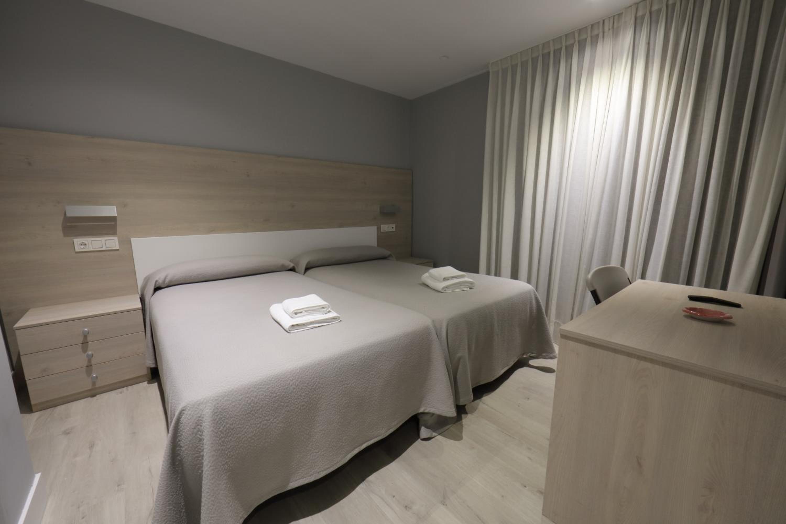 Twin Room - Photo 7