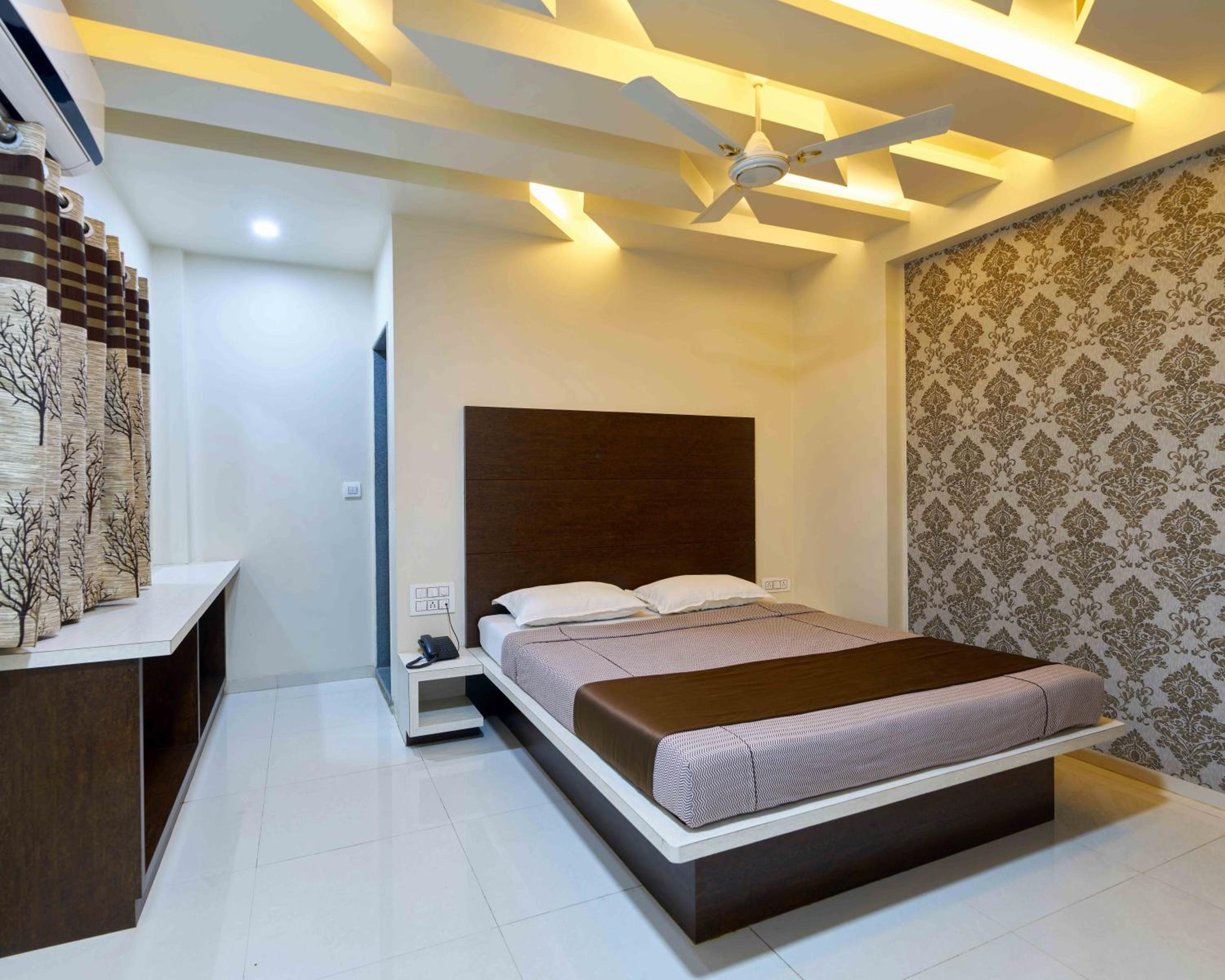 Deluxe Double Bed non AC Room - Photo 5