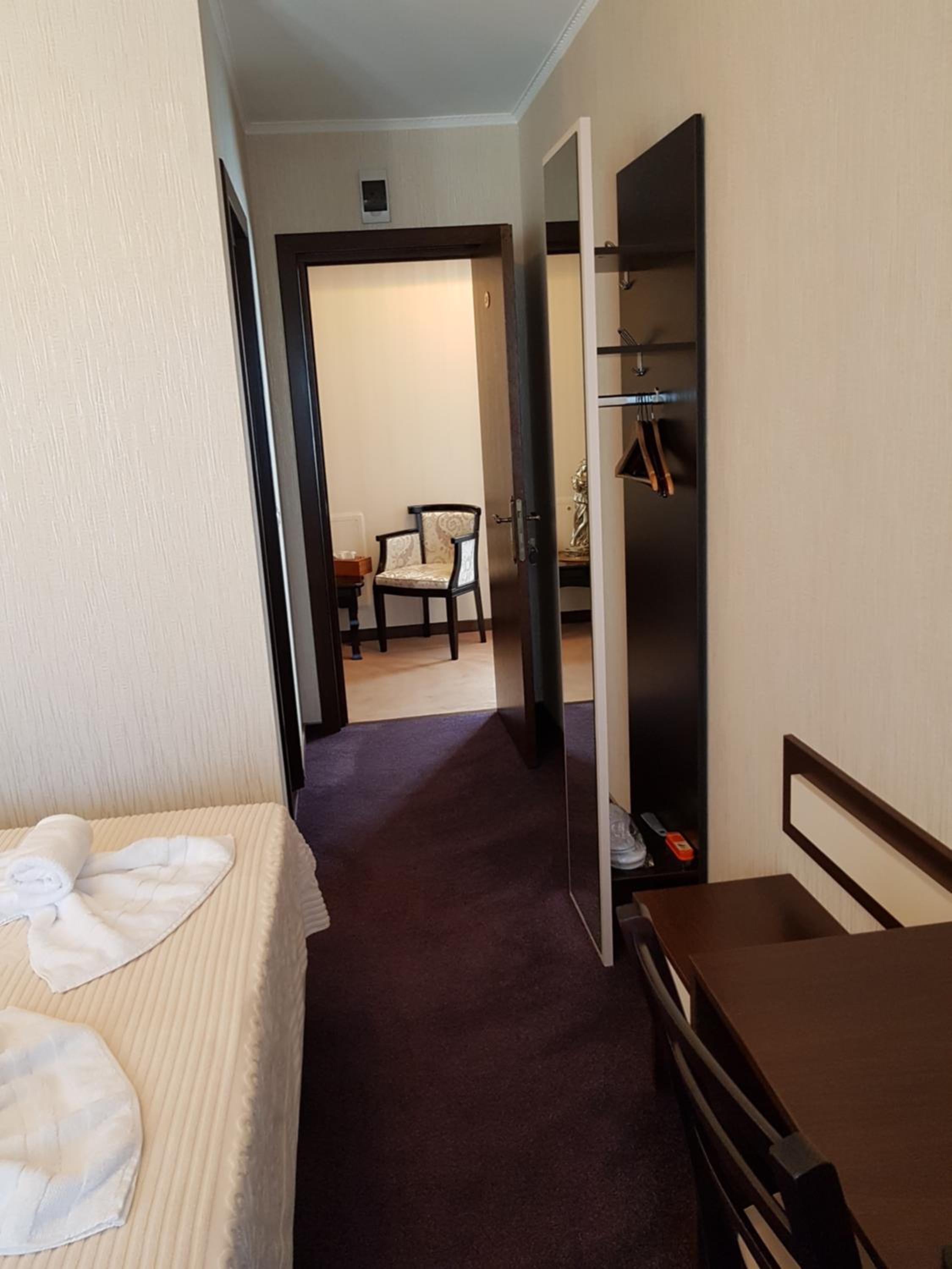 Standard Double Room - Photo 16