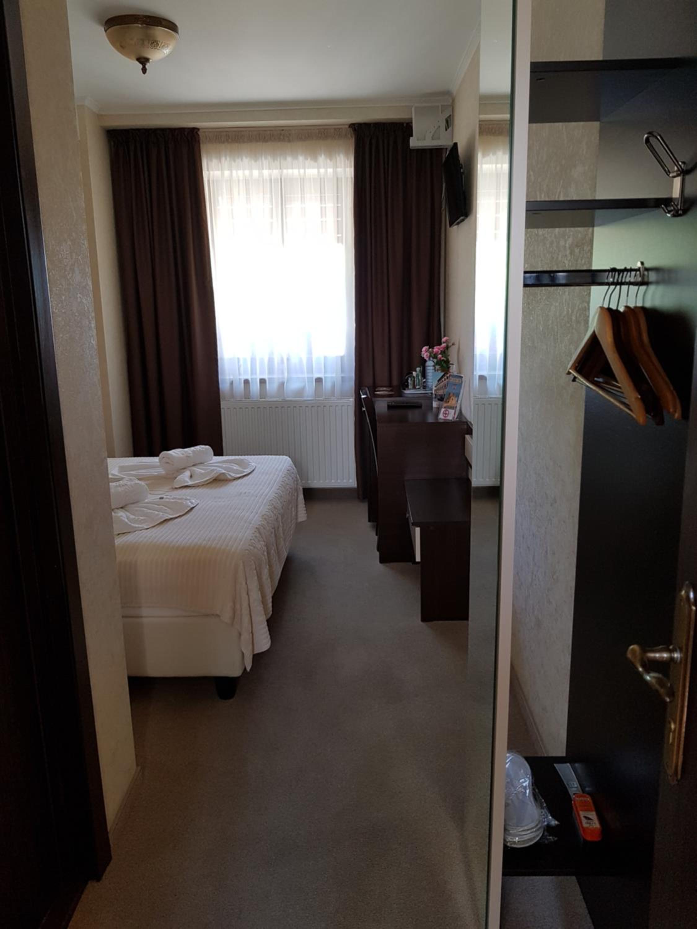 Standard Double Room - Photo 18