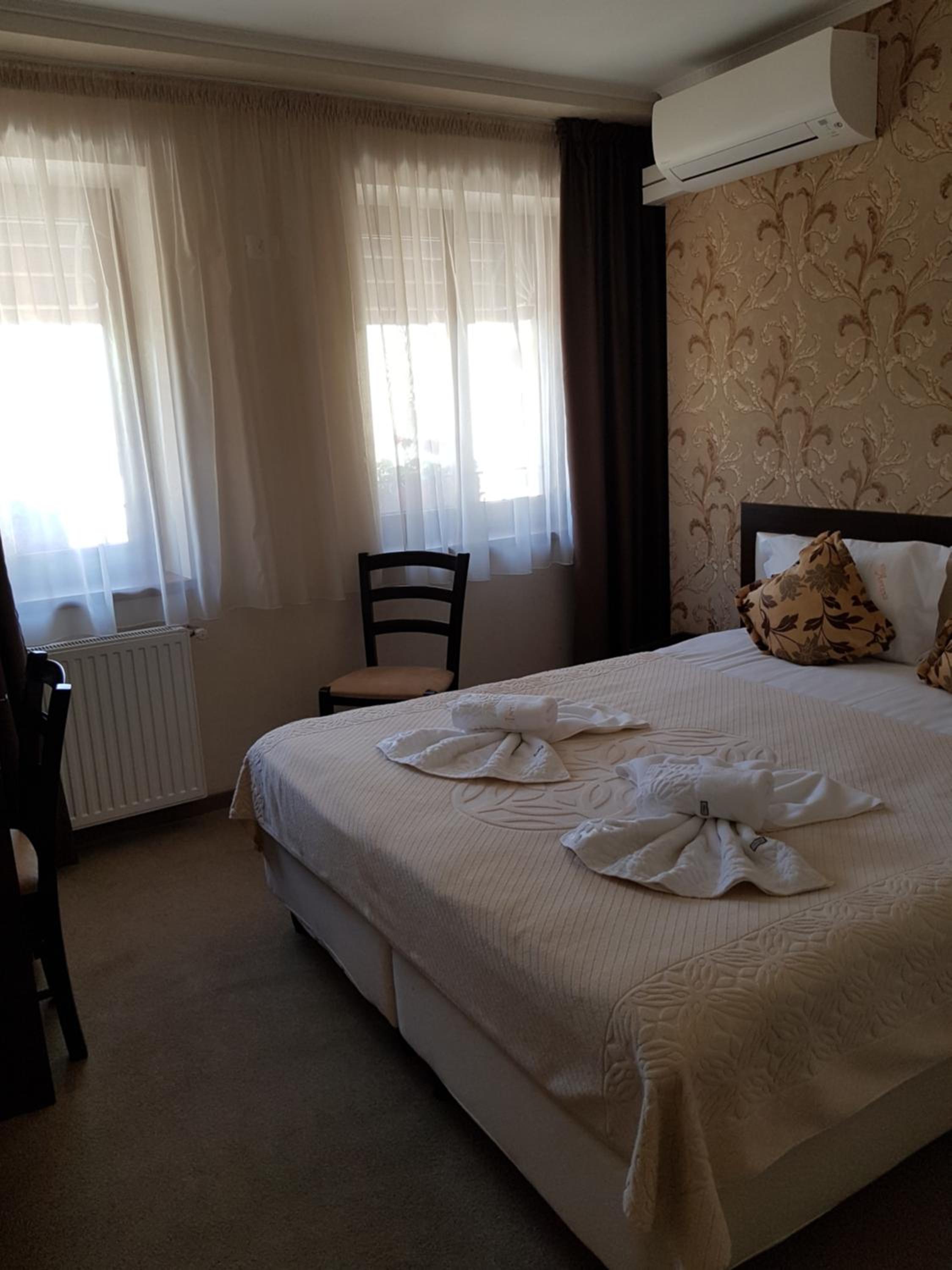 Standard Double Room - Photo 17