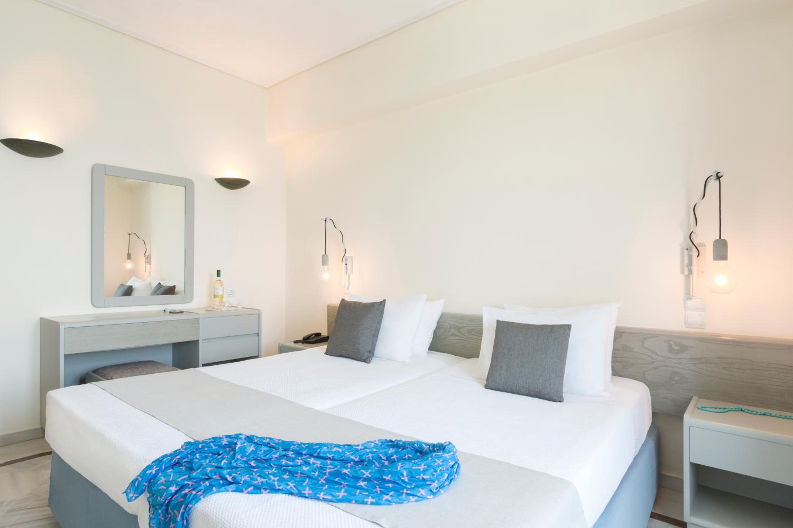 Twin Room with Sea View - Photo 4