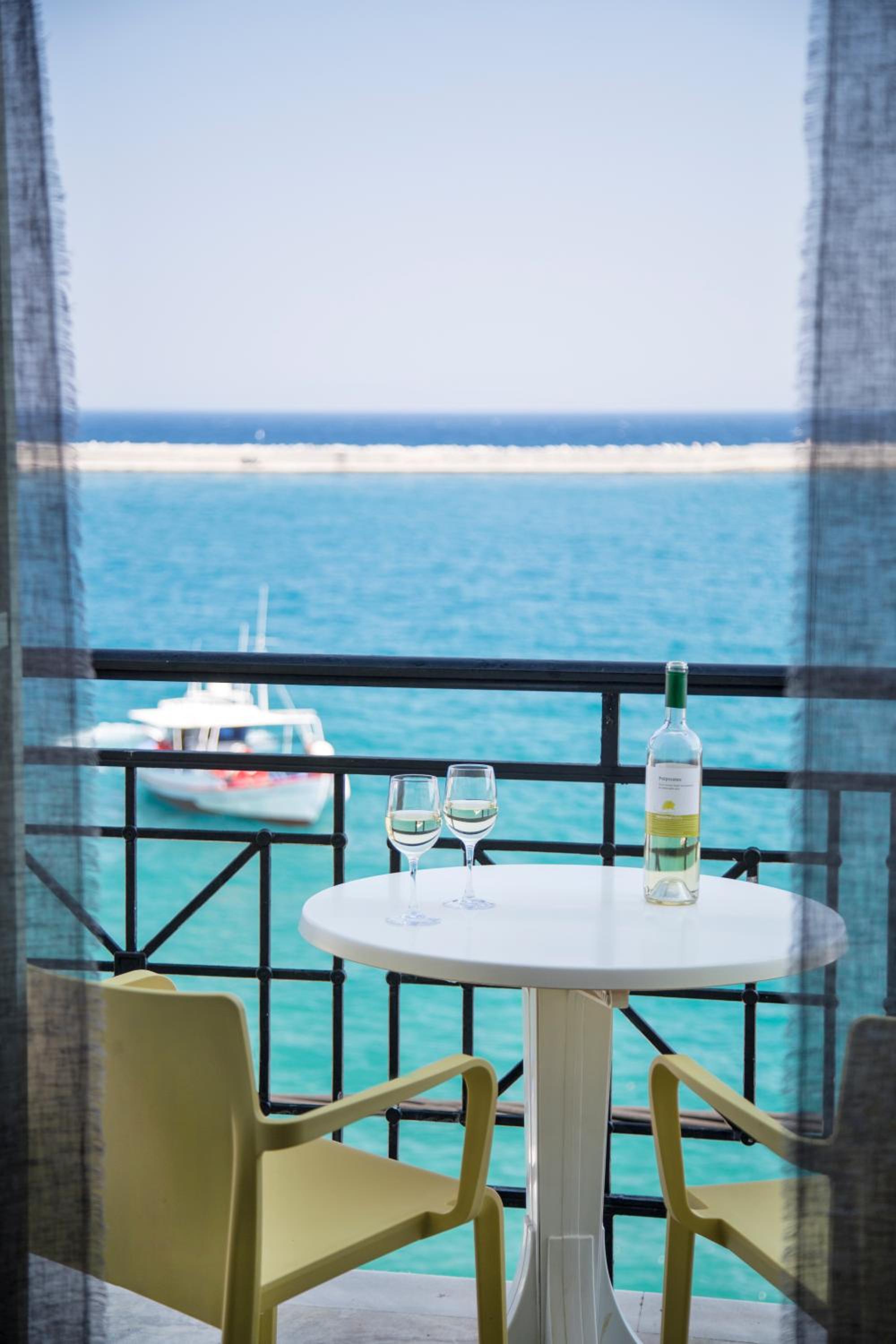 Twin Room with Sea View - Photo 5