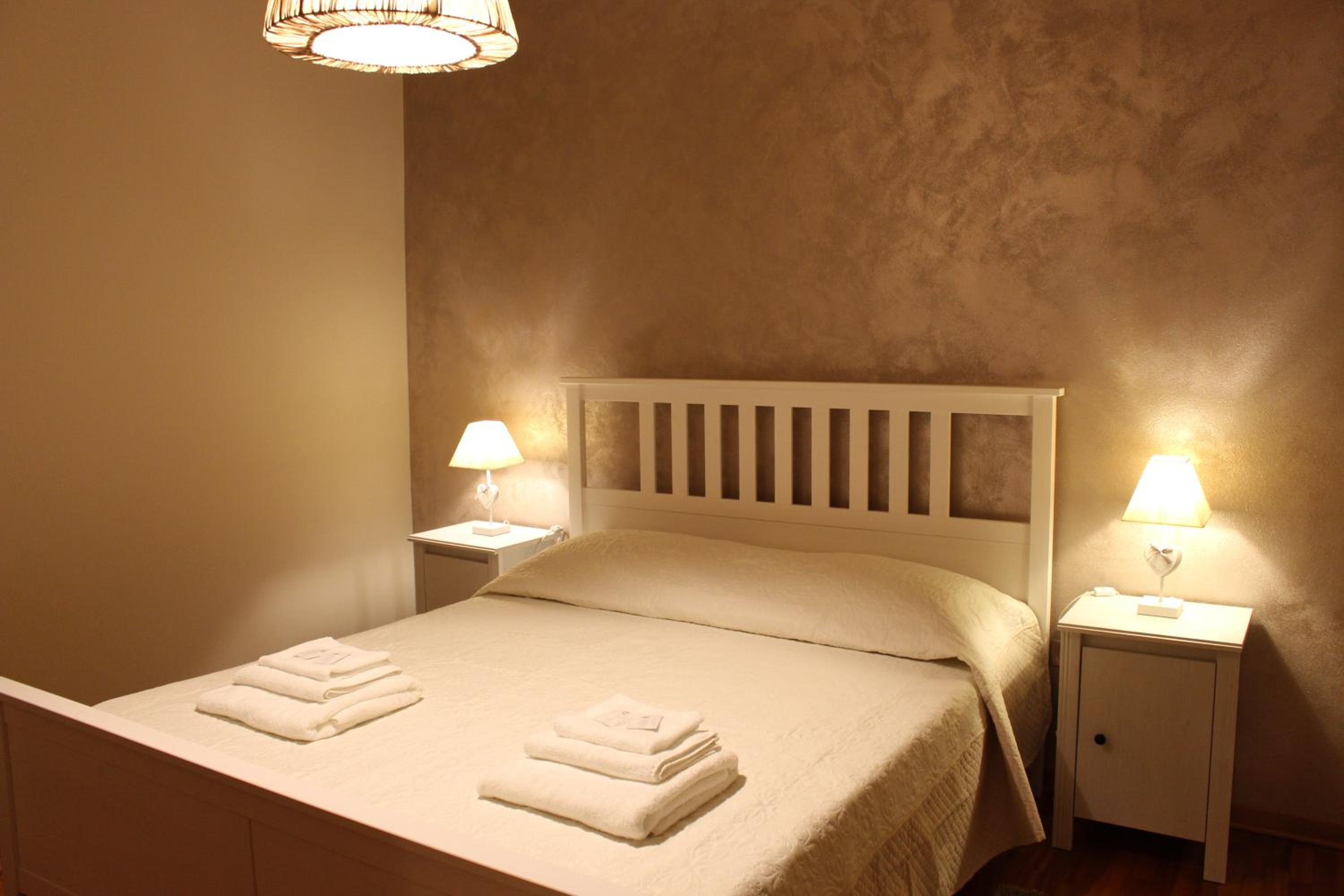 Queen Room with Spa Bath - Photo 1
