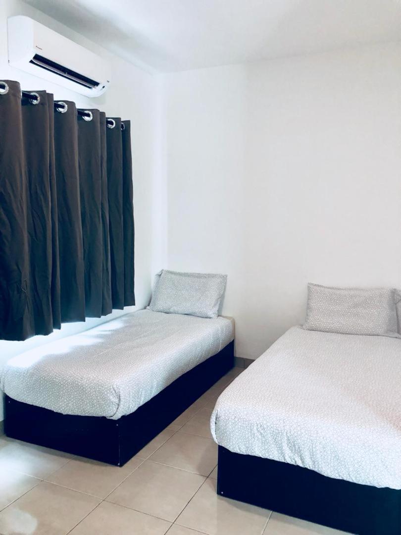 Twin Room with Private Bathroom photo 2