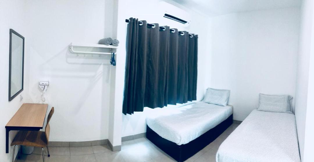 Twin Room with Private Bathroom photo 3