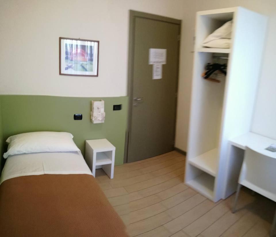 Single Room photo 3