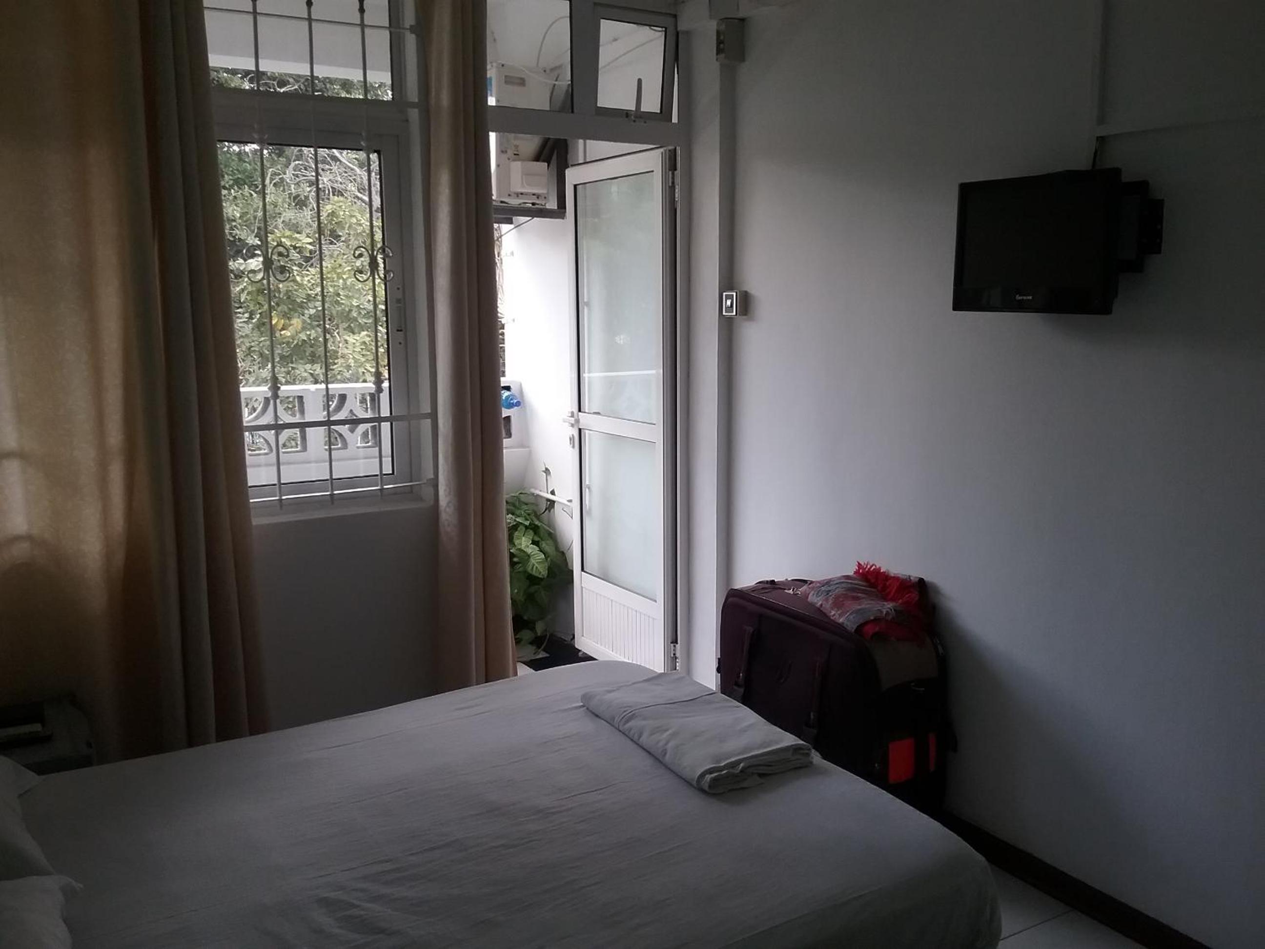 Double Room with Balcony - Photo 6