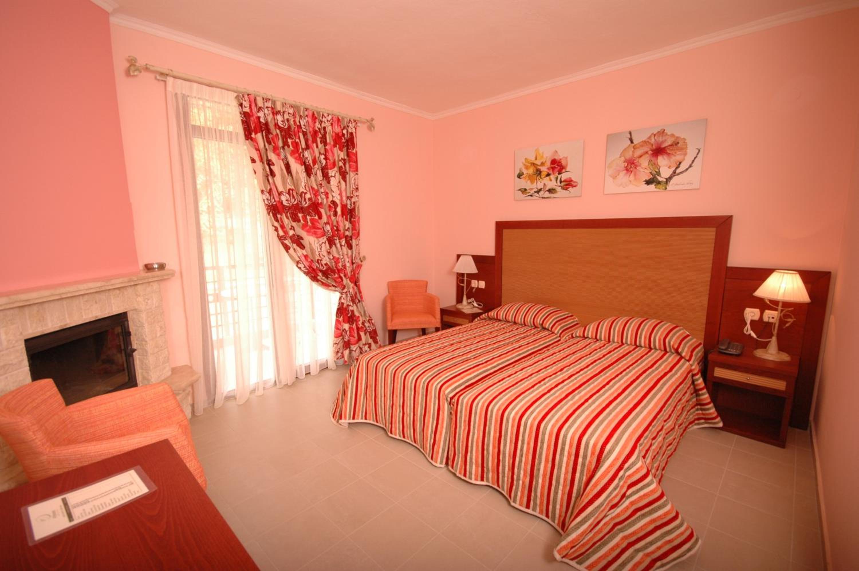 Double or Twin Room with Fireplace photo 2