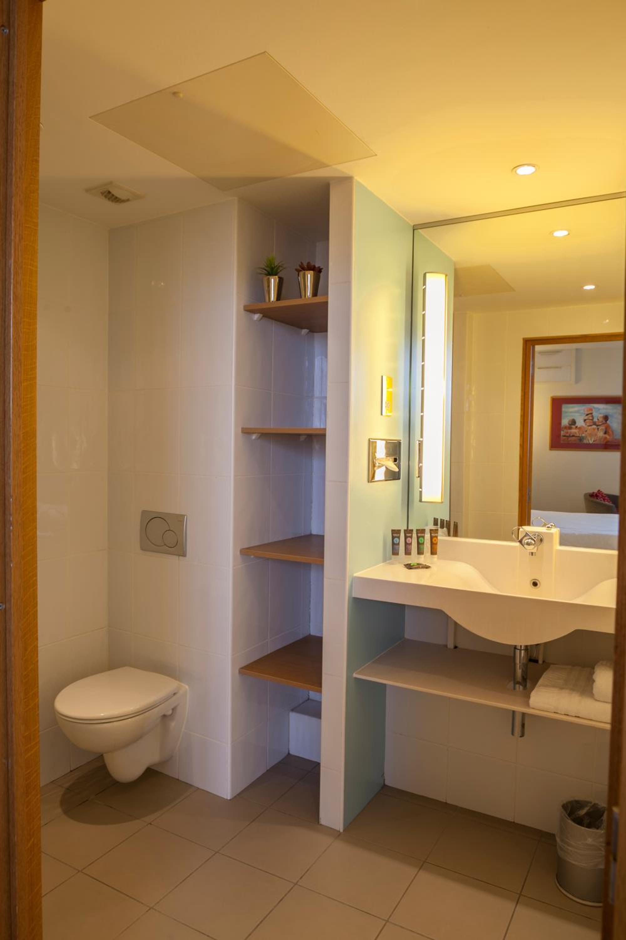 Executive Room - Photo 8