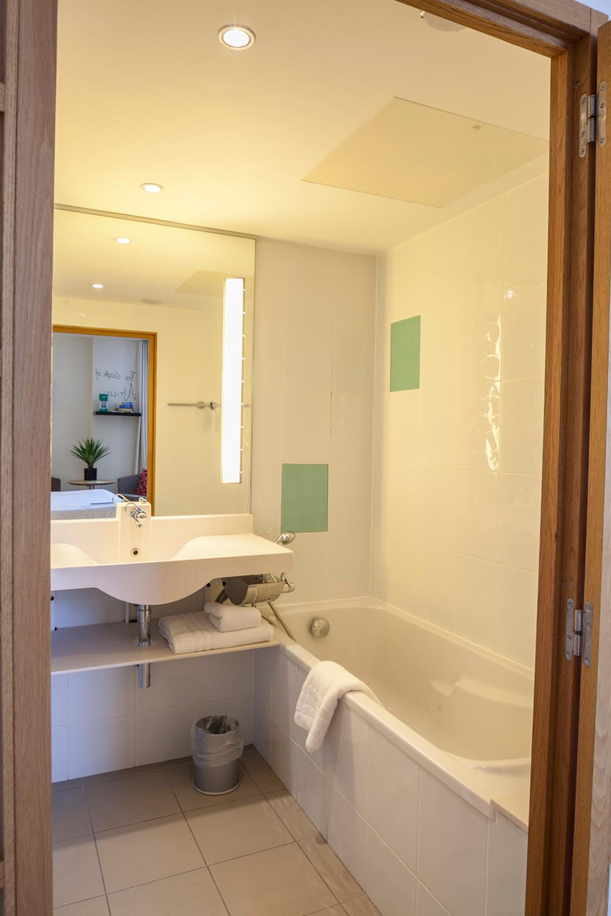 Executive Room - Photo 10