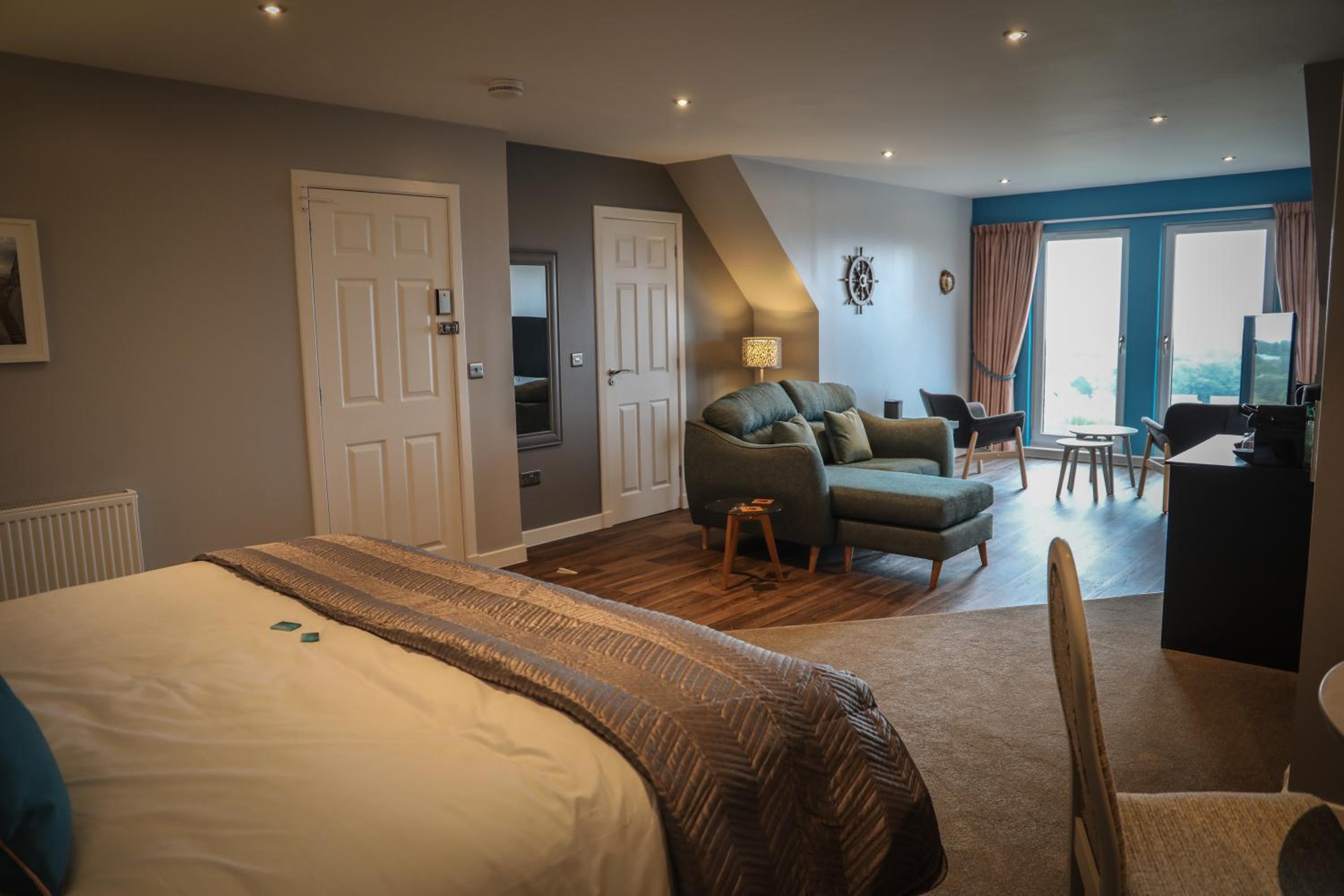 Superior King Suite photo 3