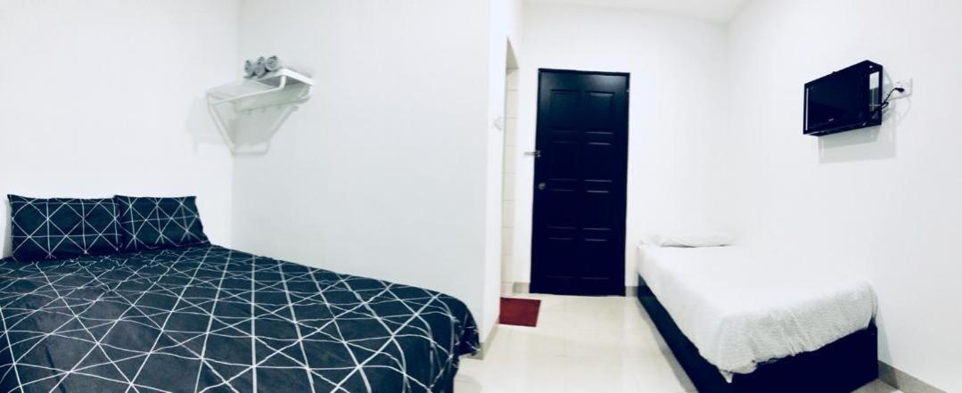 Triple Room with Private Bathroom photo 3