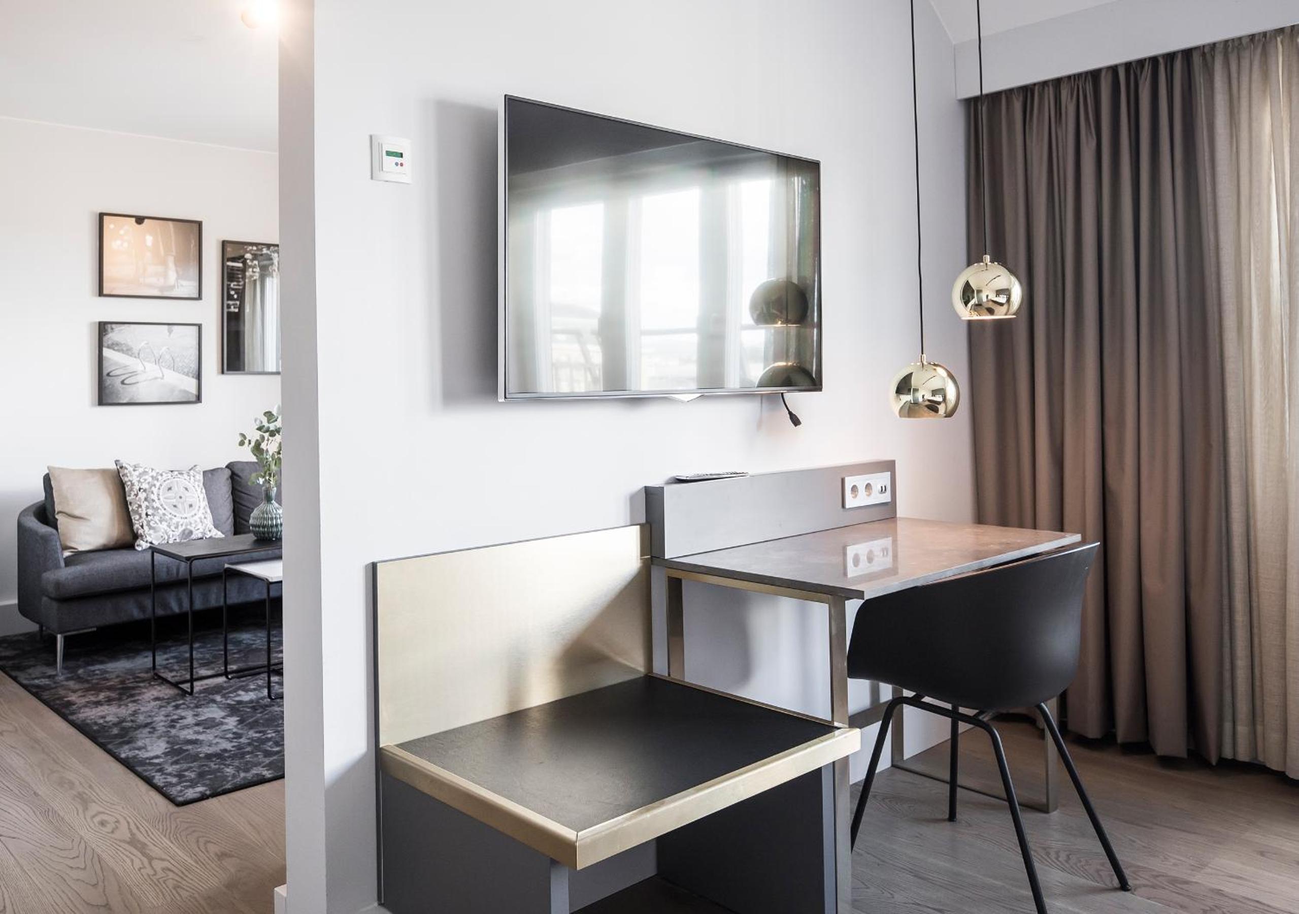 Junior Suite- min 25 years of age acceptable