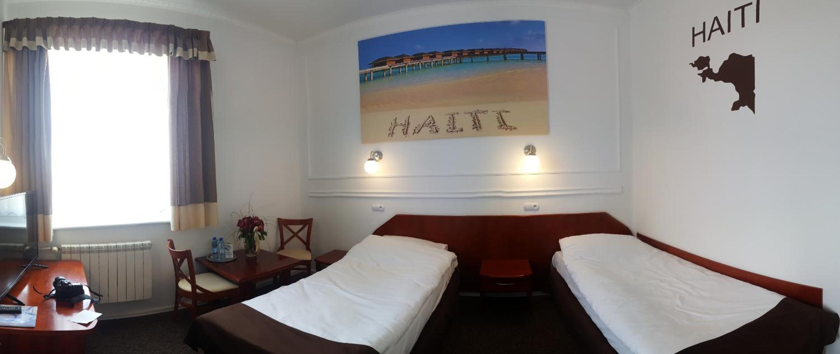Twin Room - Photo 13