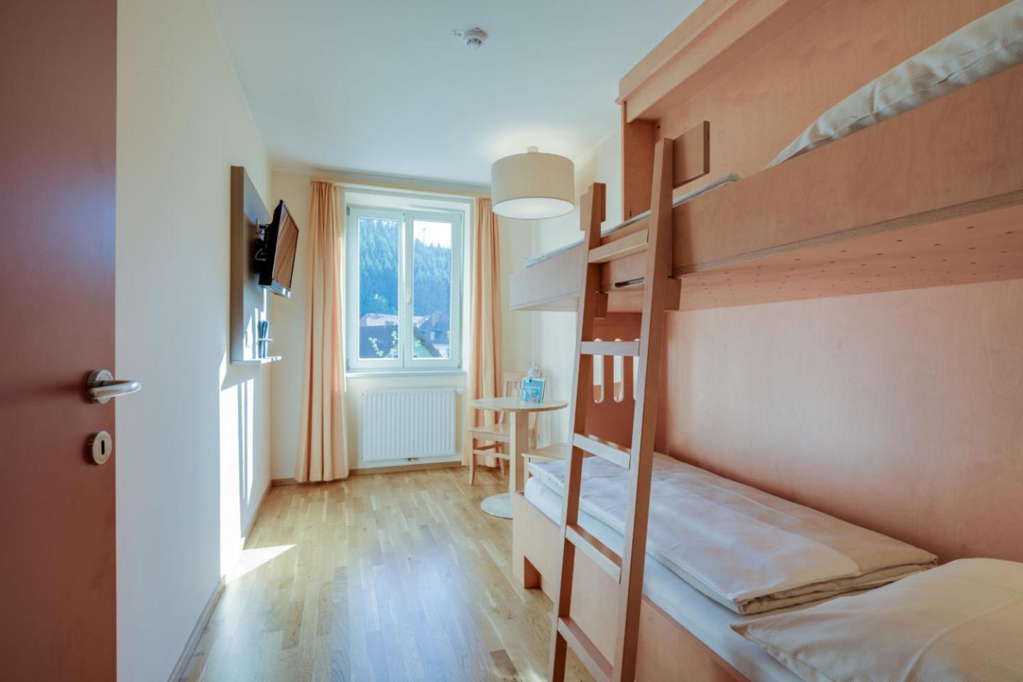 Family Room with 2 Bedrooms - Photo 3