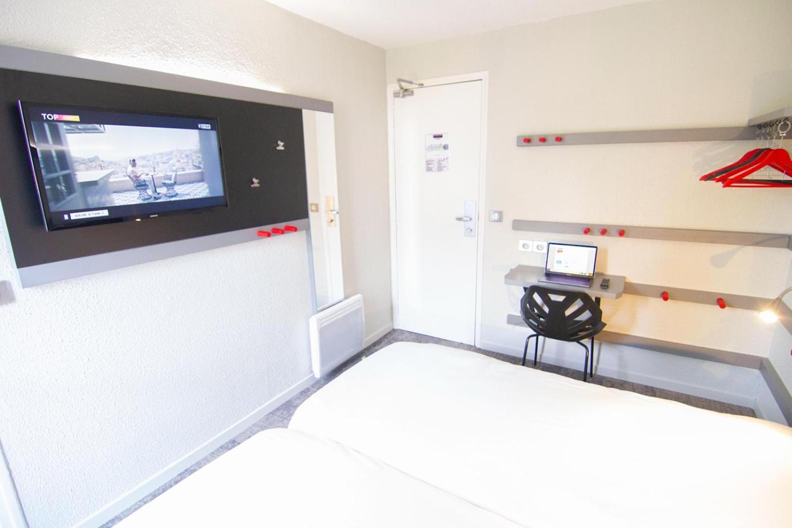 2 Single Beds - Photo 1