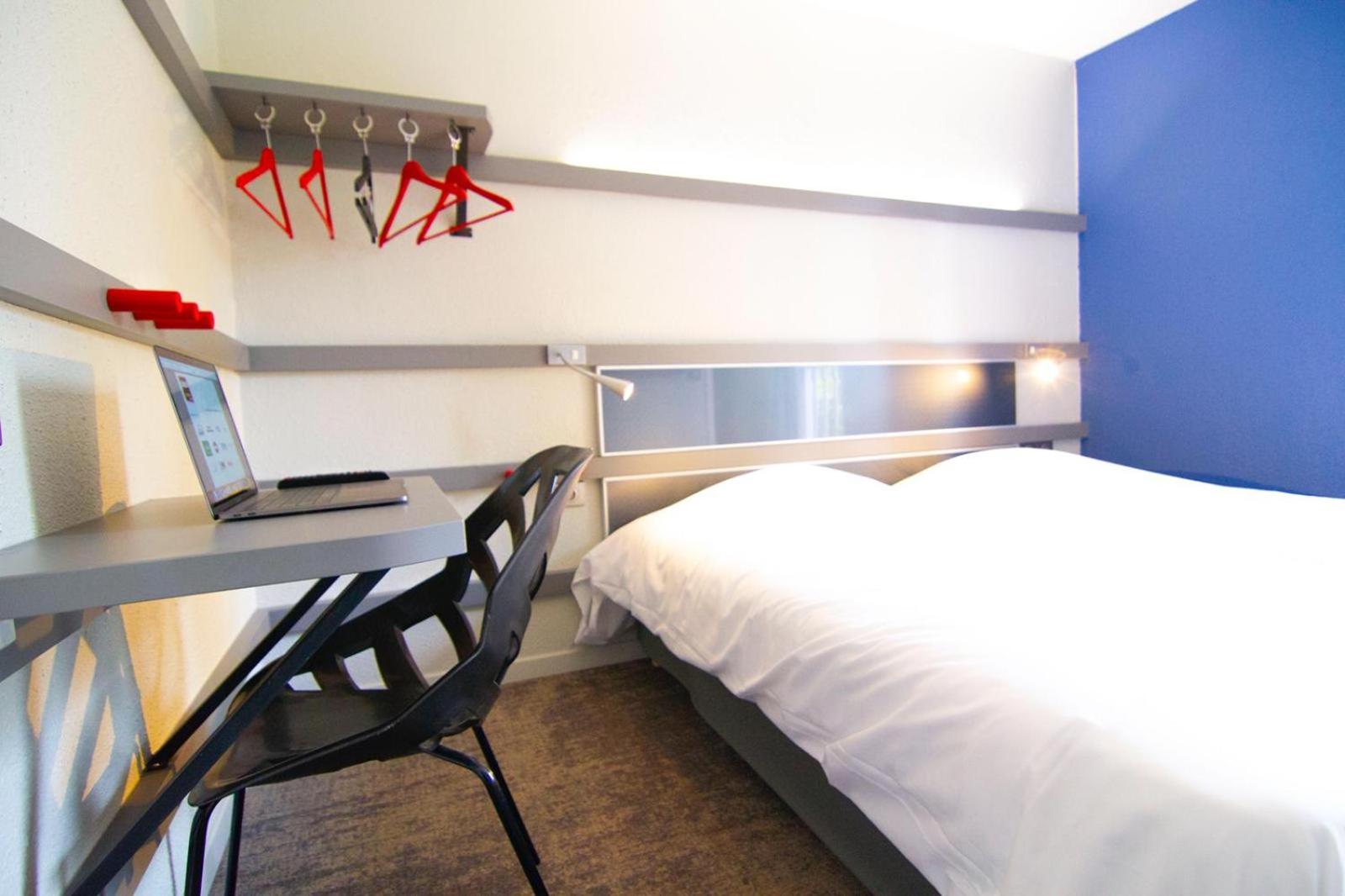 2 Single Beds - Photo 5