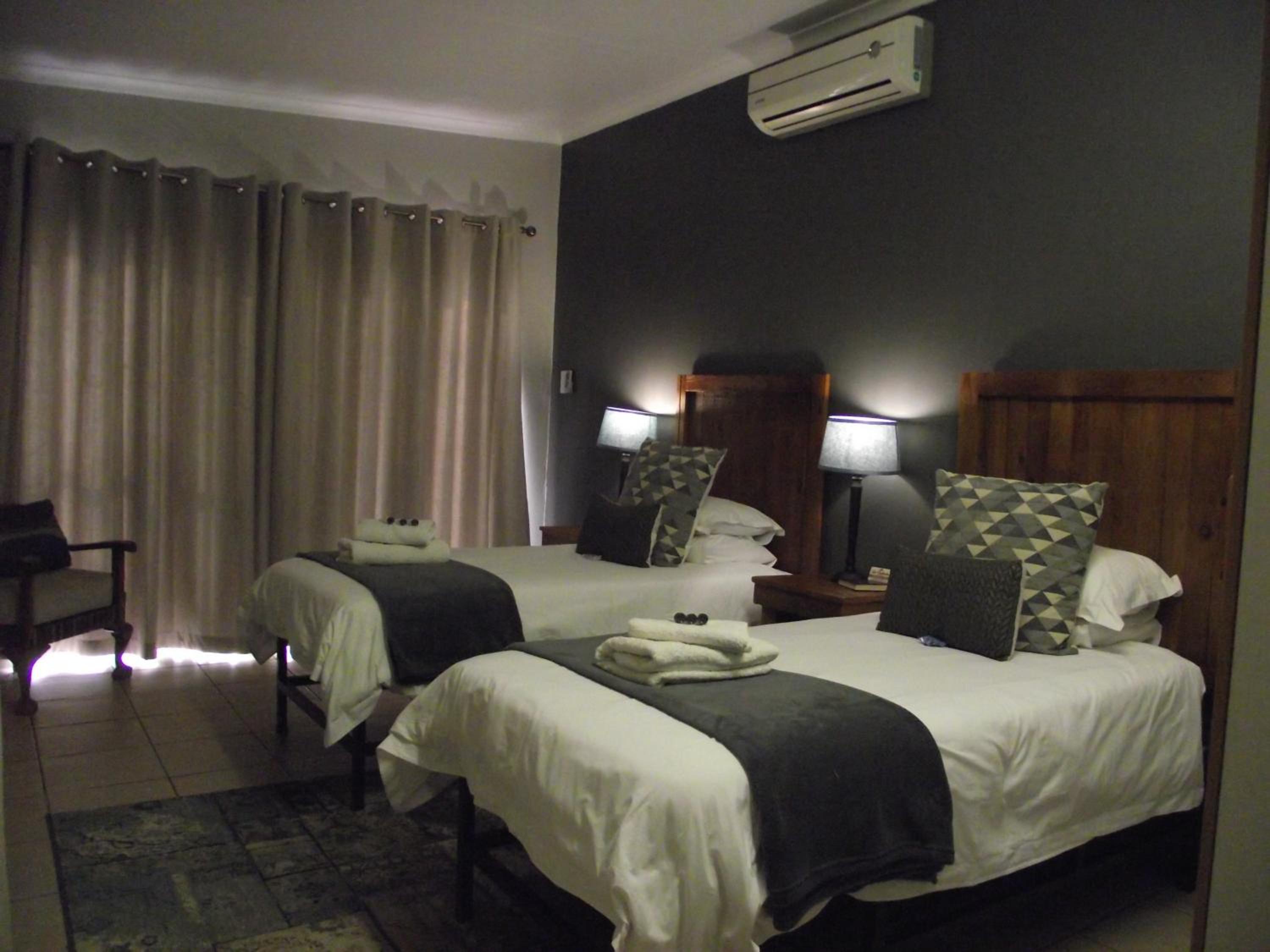 Standard Twin Room photo 2
