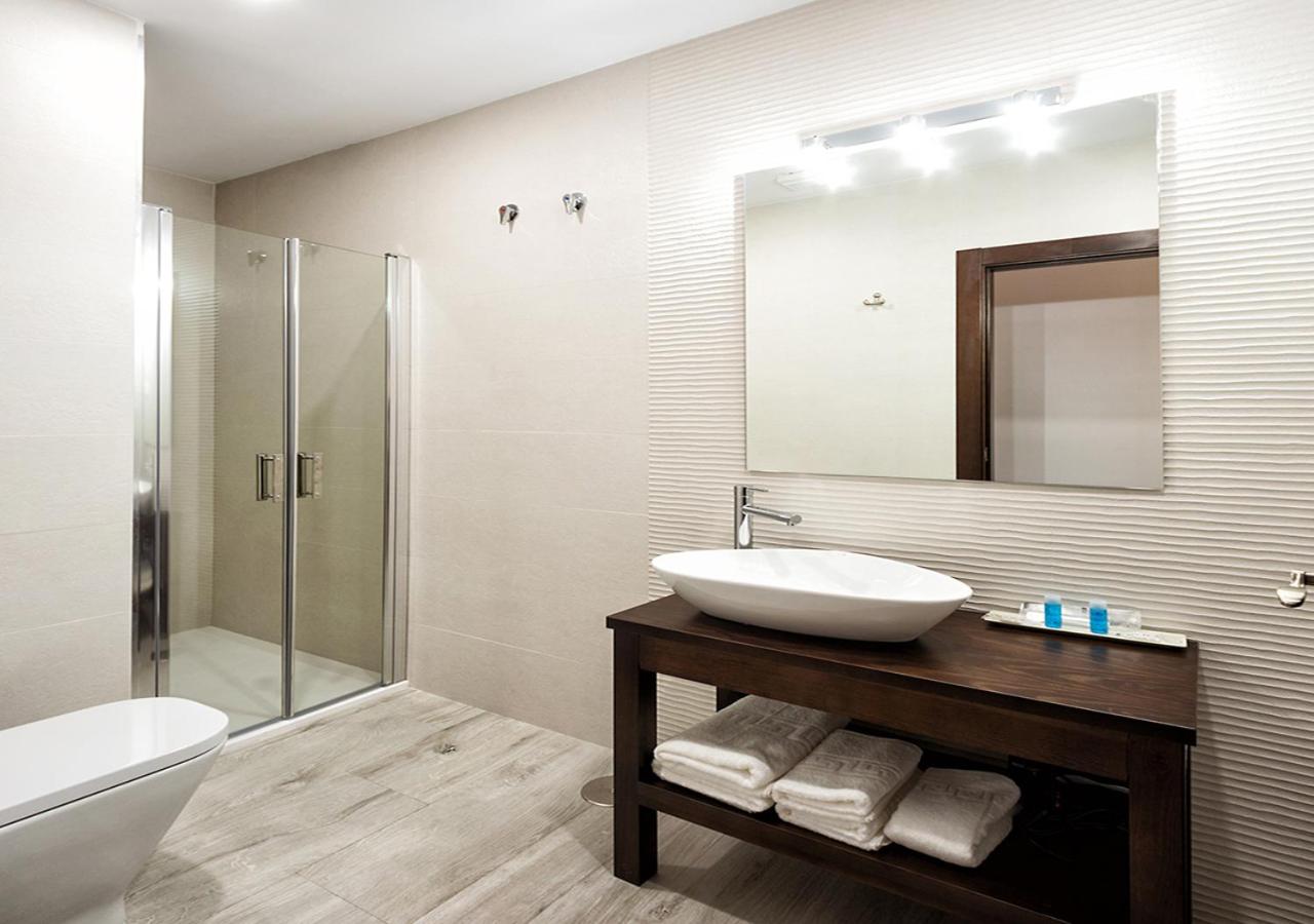 Superior Deluxe Double or Twin Room  - Photo 4