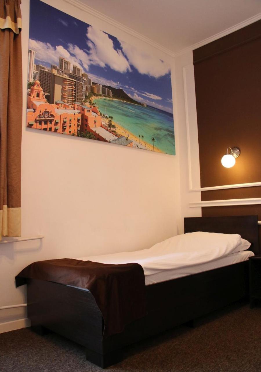 Twin Room - Photo 3