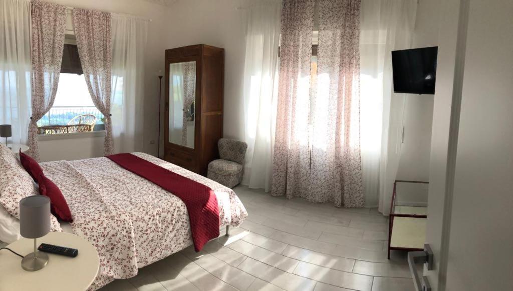 Double Room with Lake View - Photo 1