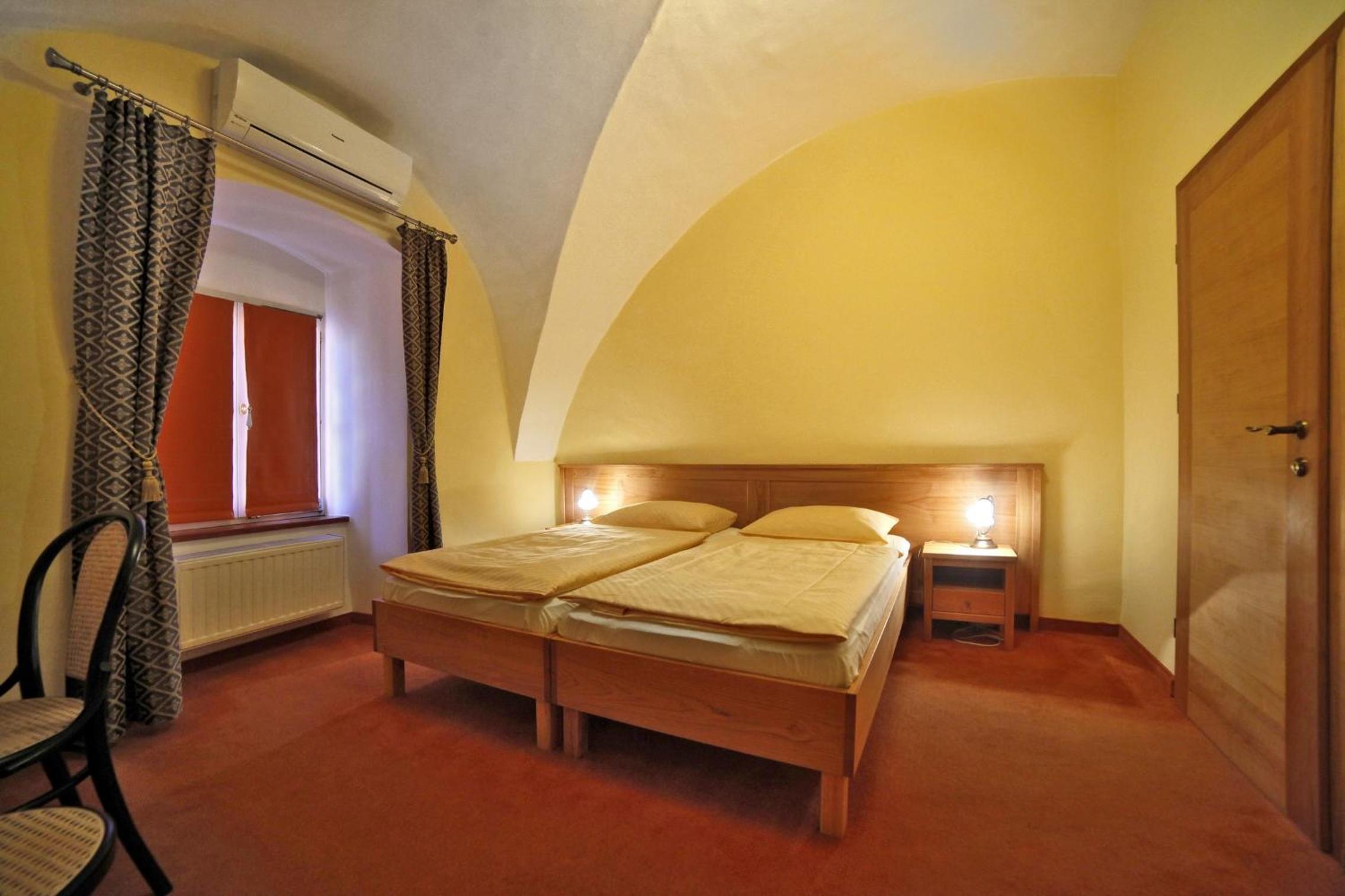 Standard Twin Room - Photo 8