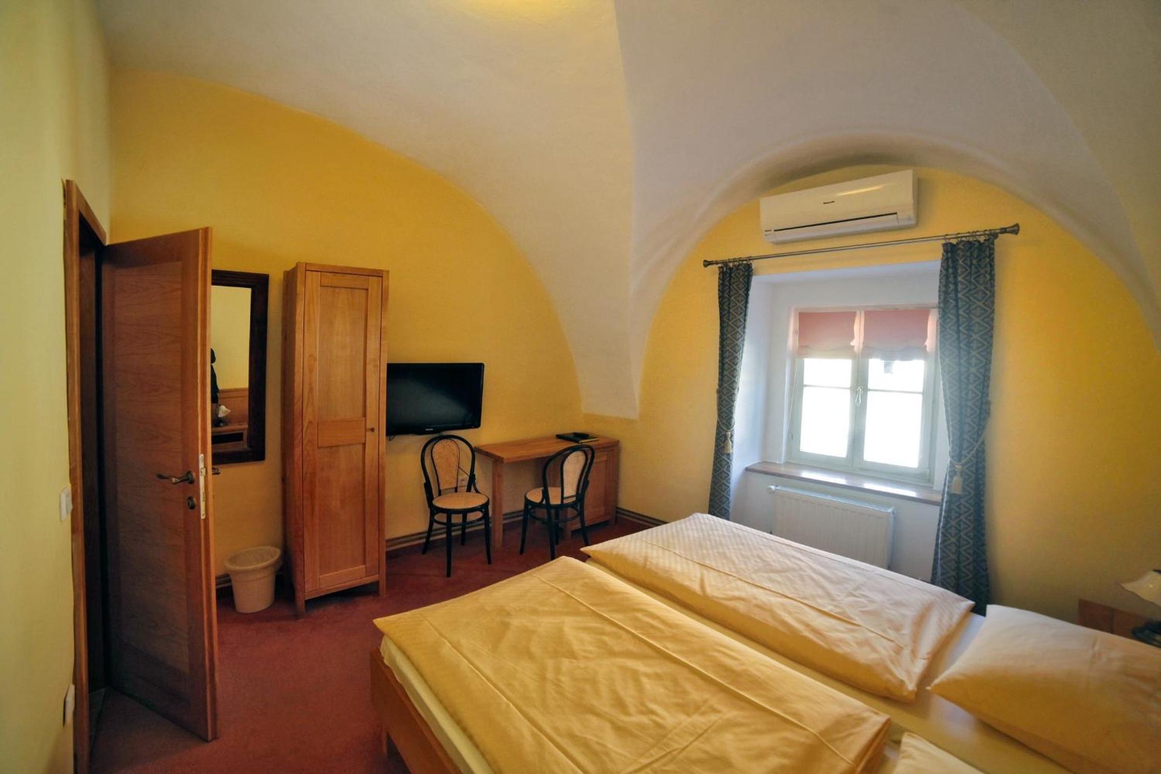Standard Twin Room - Photo 2
