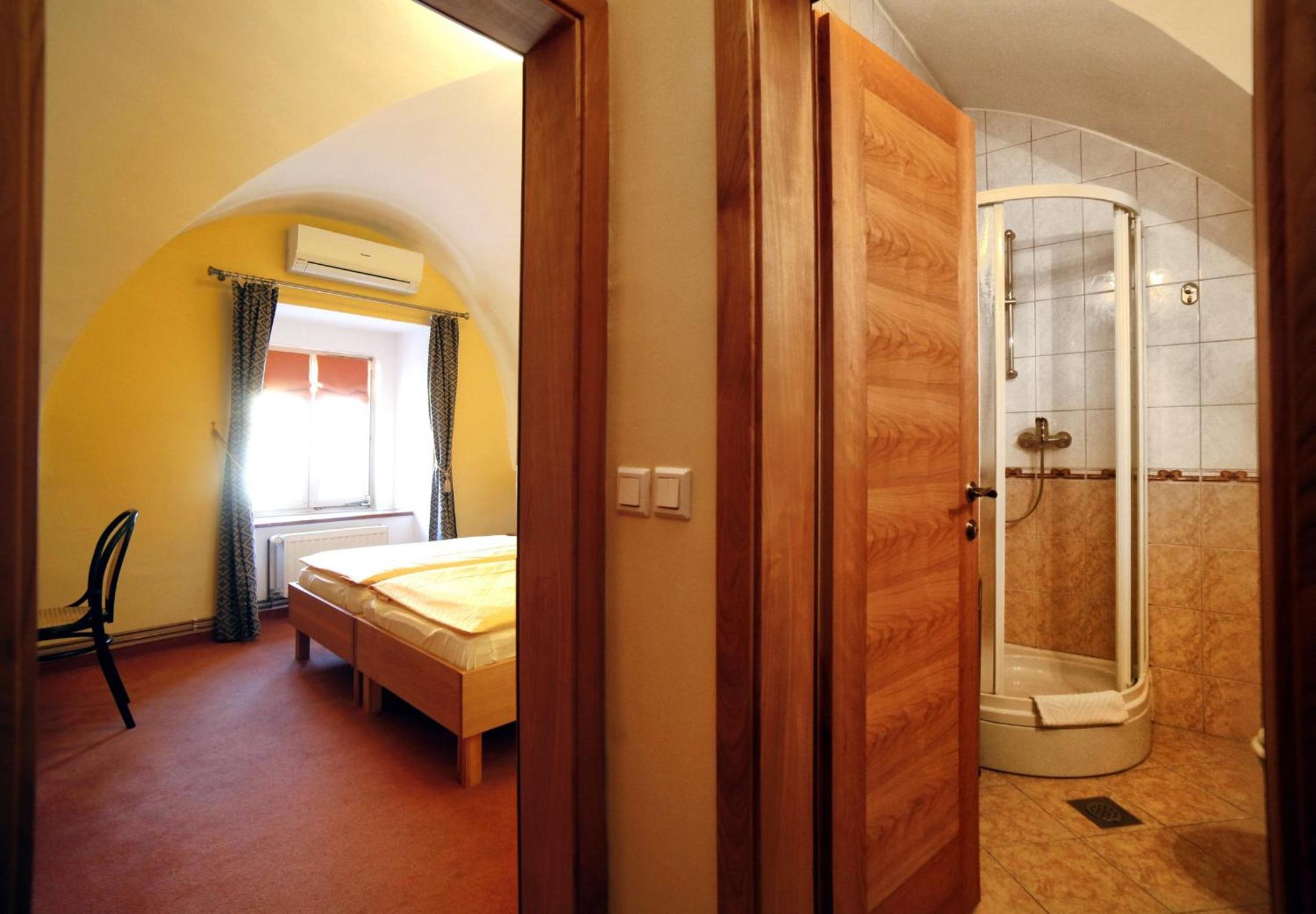 Standard Twin Room - Photo 3