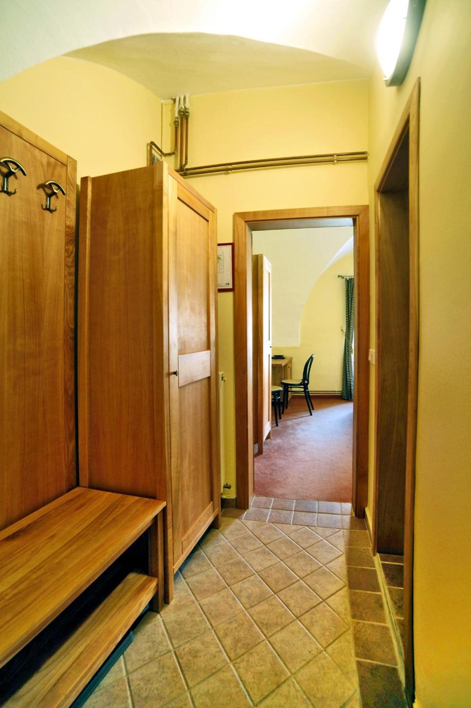 Standard Twin Room - Photo 4