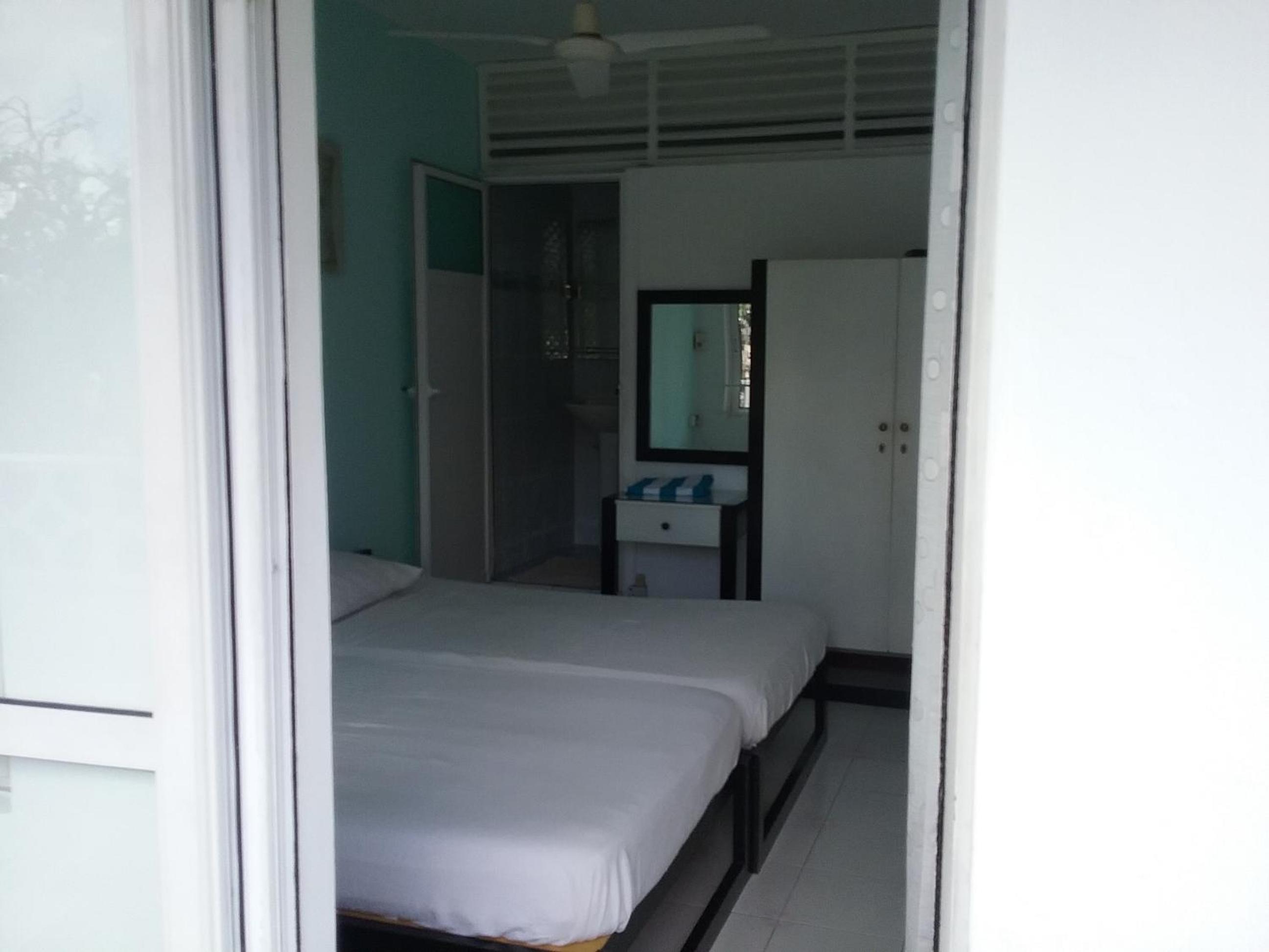 Double Room with Balcony - Photo 8