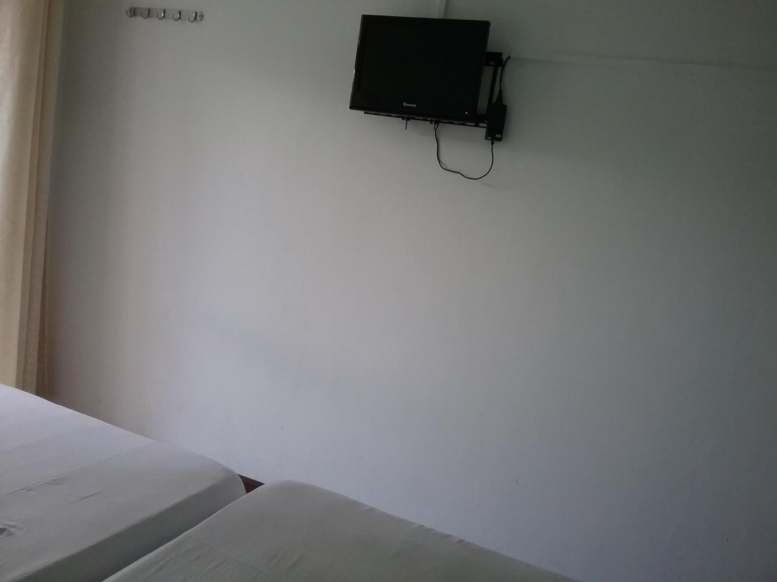 Twin Room with Balcony - Photo 11