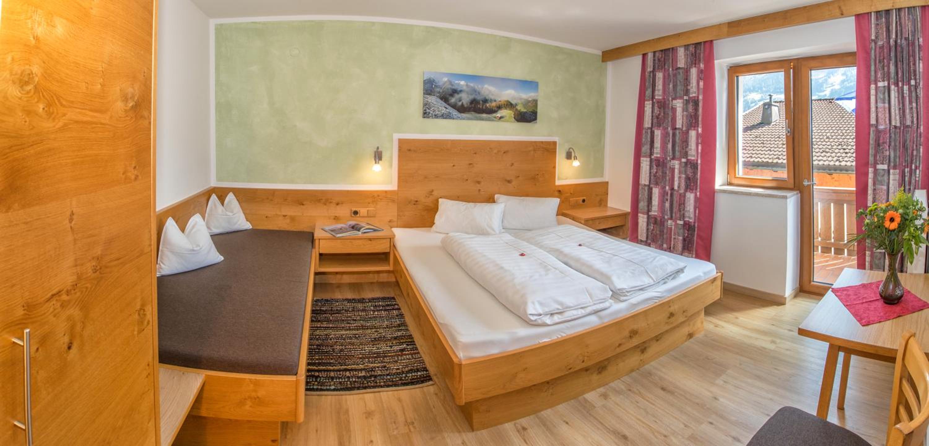 Apartment with Mountain View