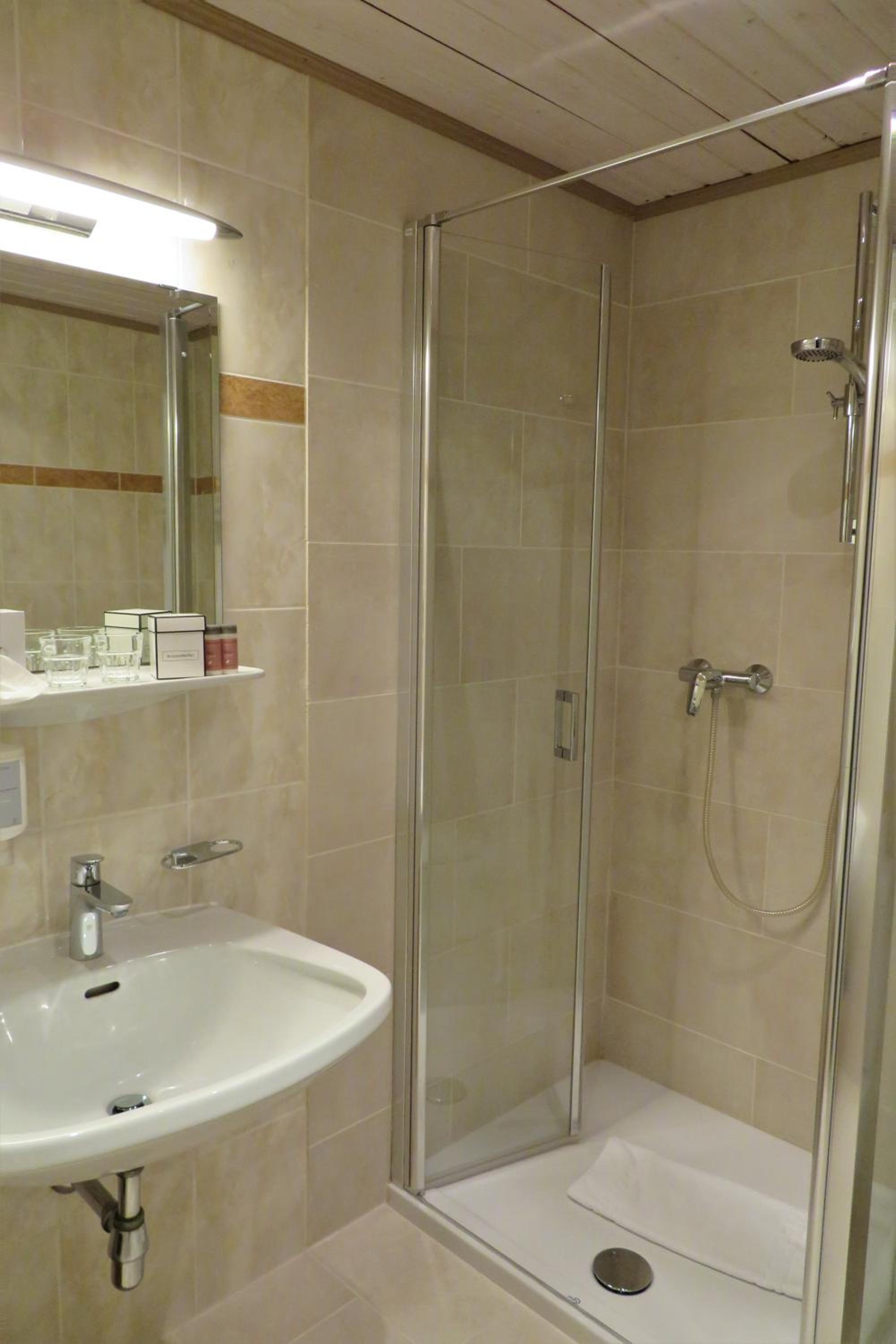 Standard Double Room - Photo 19