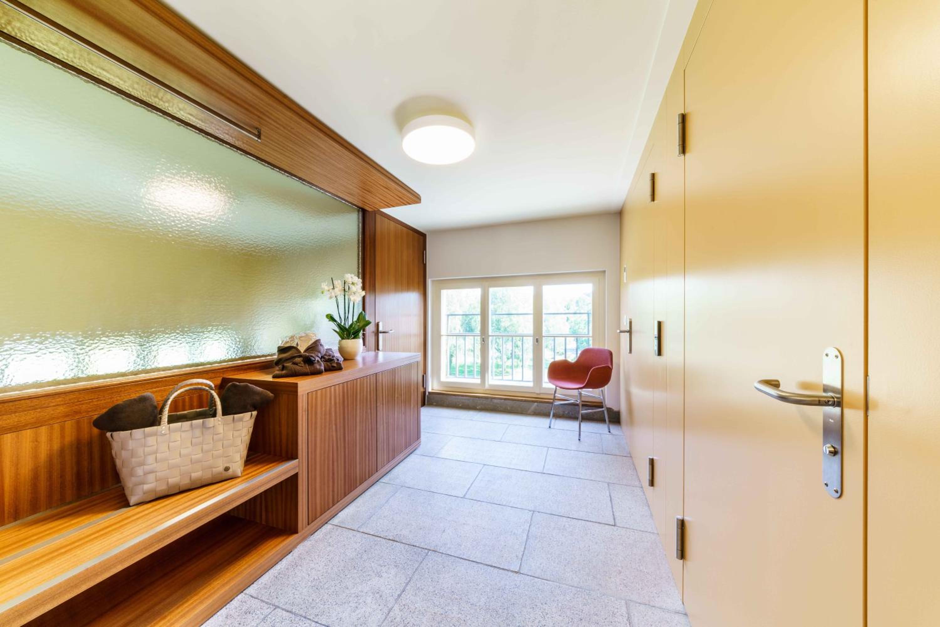 Junior Suite with Spa Access - Photo 4