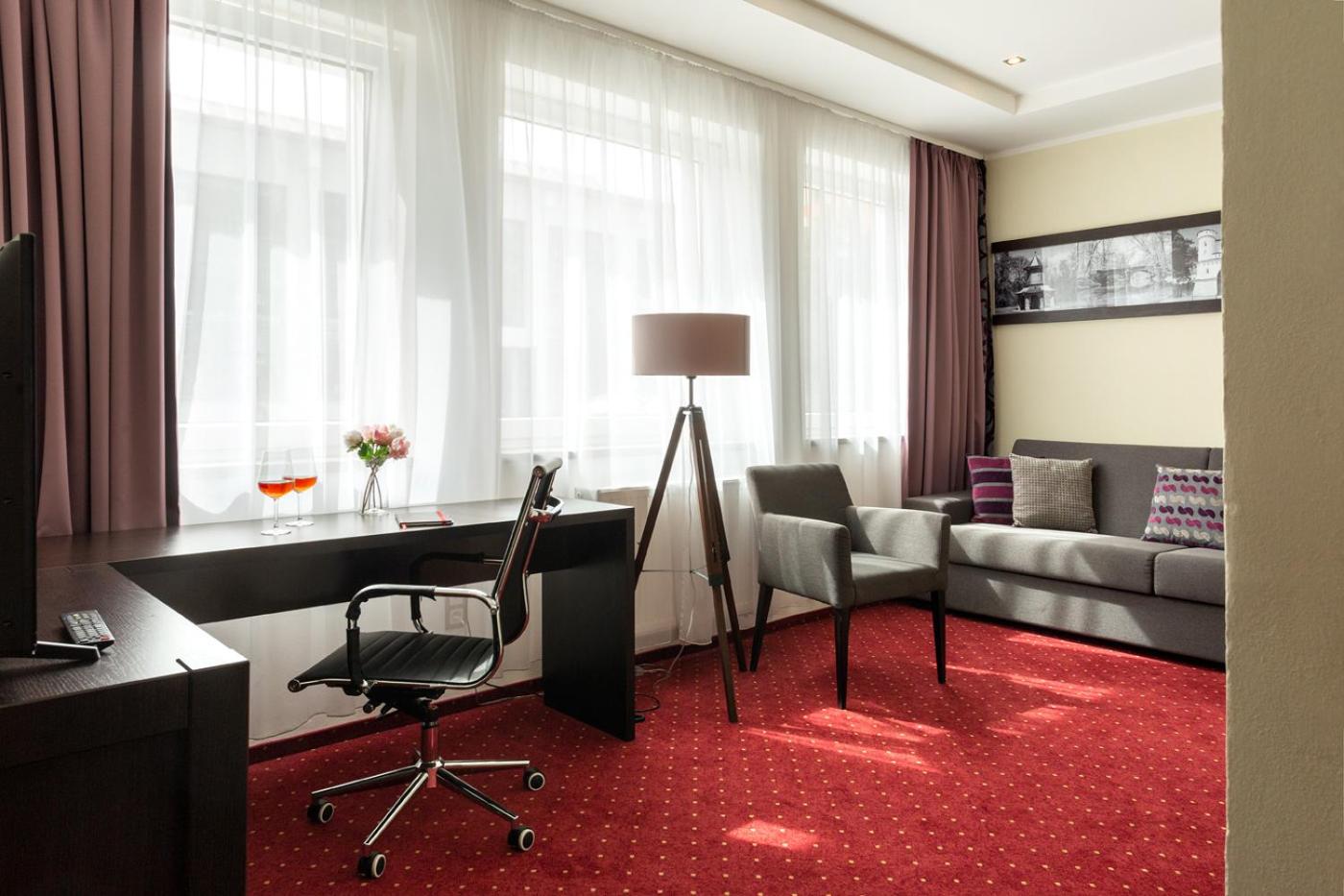 Two-Bedroom Apartment - Photo 9
