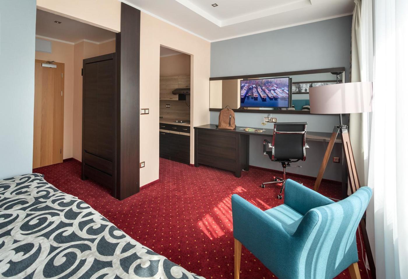 Double or Twin Room with Private Bathroom - Photo 11