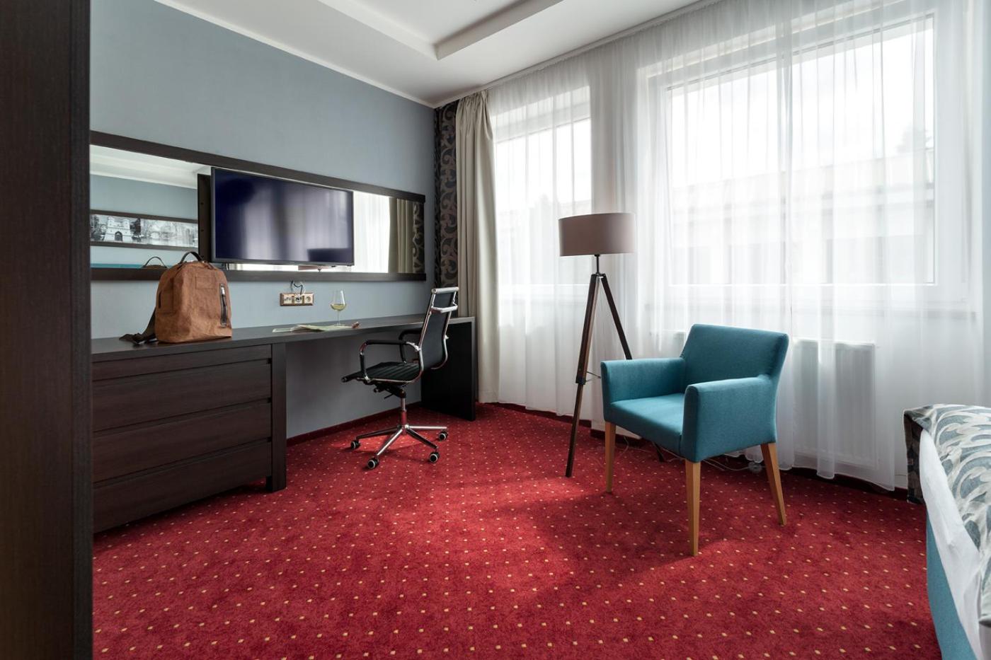 Double or Twin Room with Private Bathroom - Photo 12