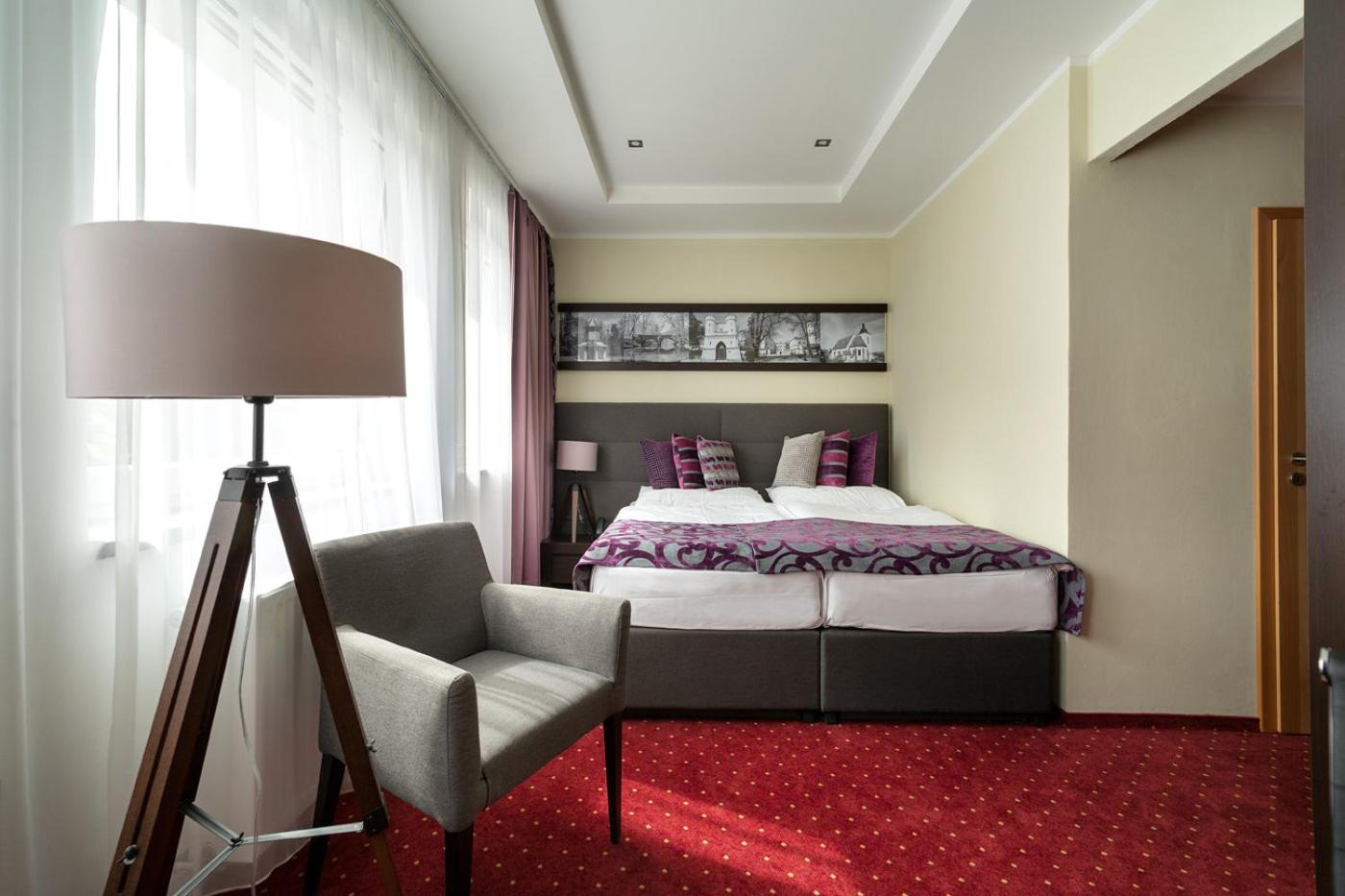 Double or Twin Room with Private Bathroom - Photo 14