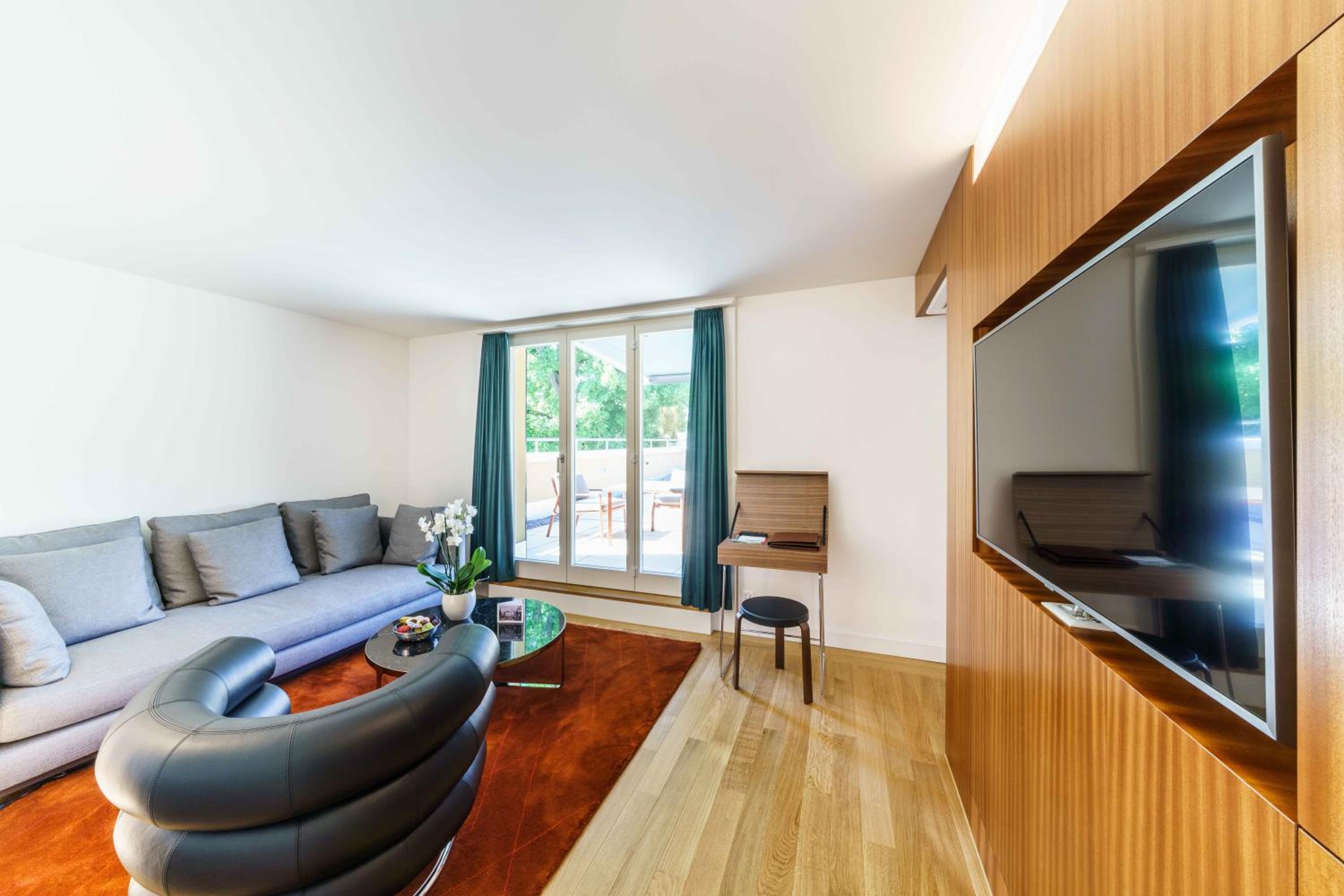 Junior Suite with Spa Access - Photo 1