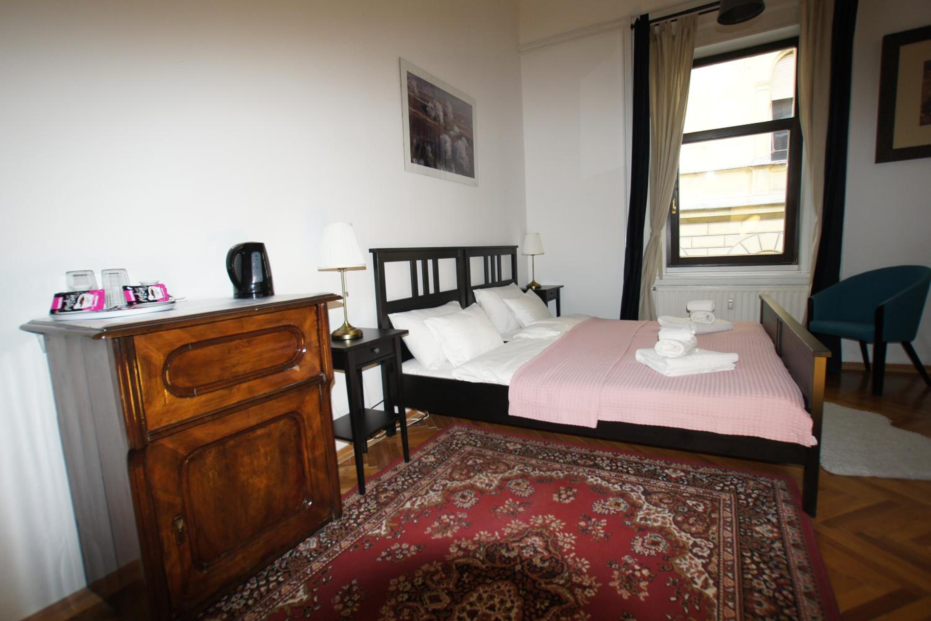 Twin Room with Private Bathroom - Photo 6