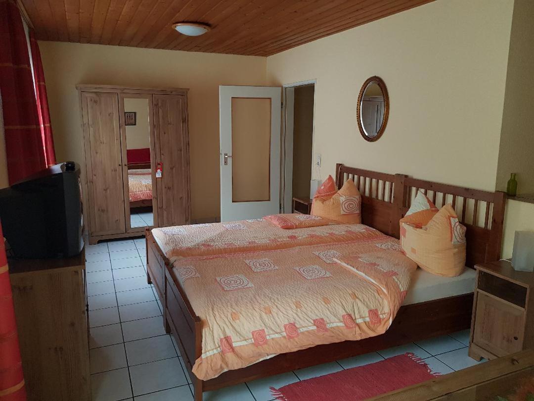 Budget Double Room - Photo 6