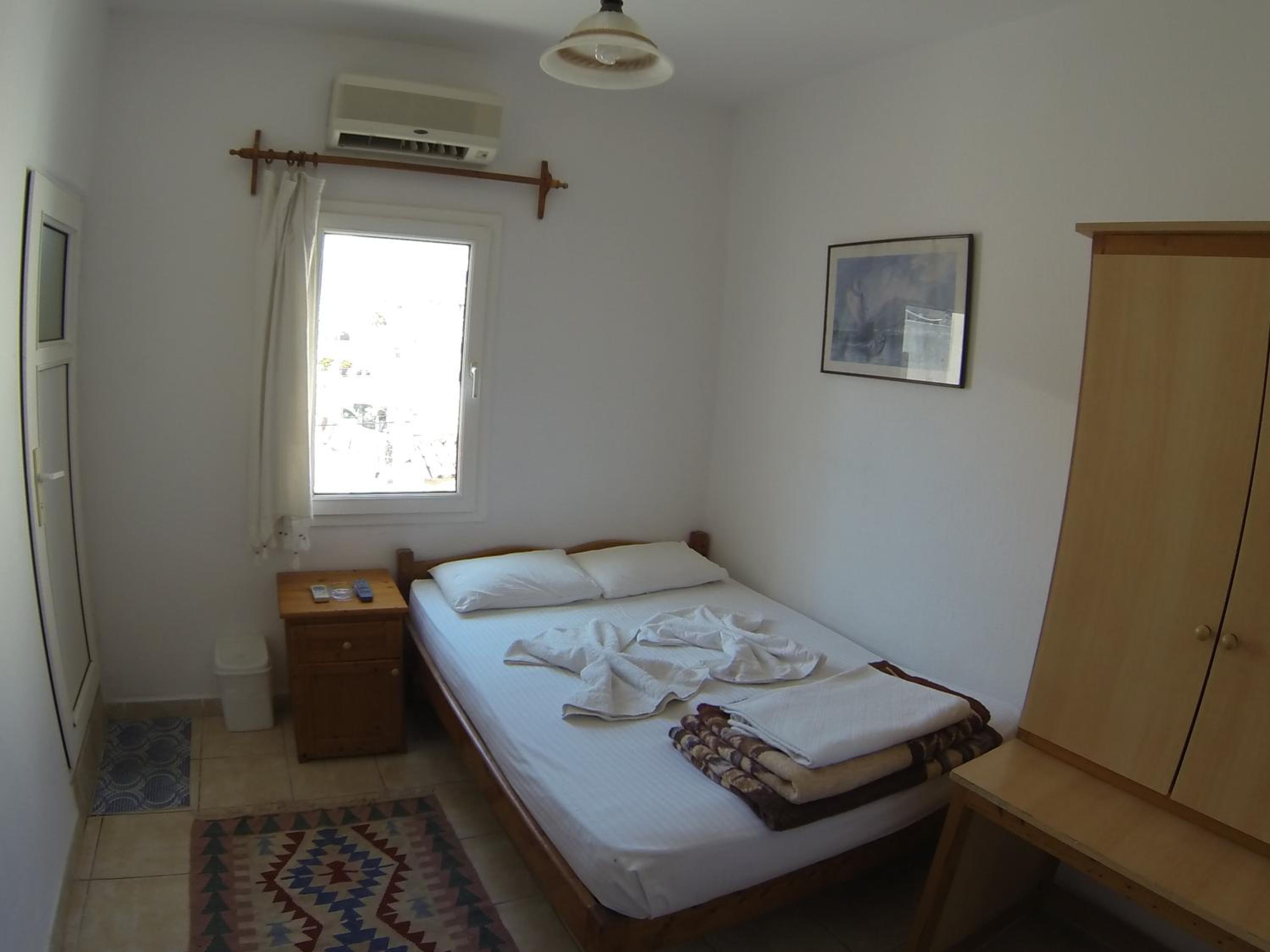 Standard Double Room - Photo 9