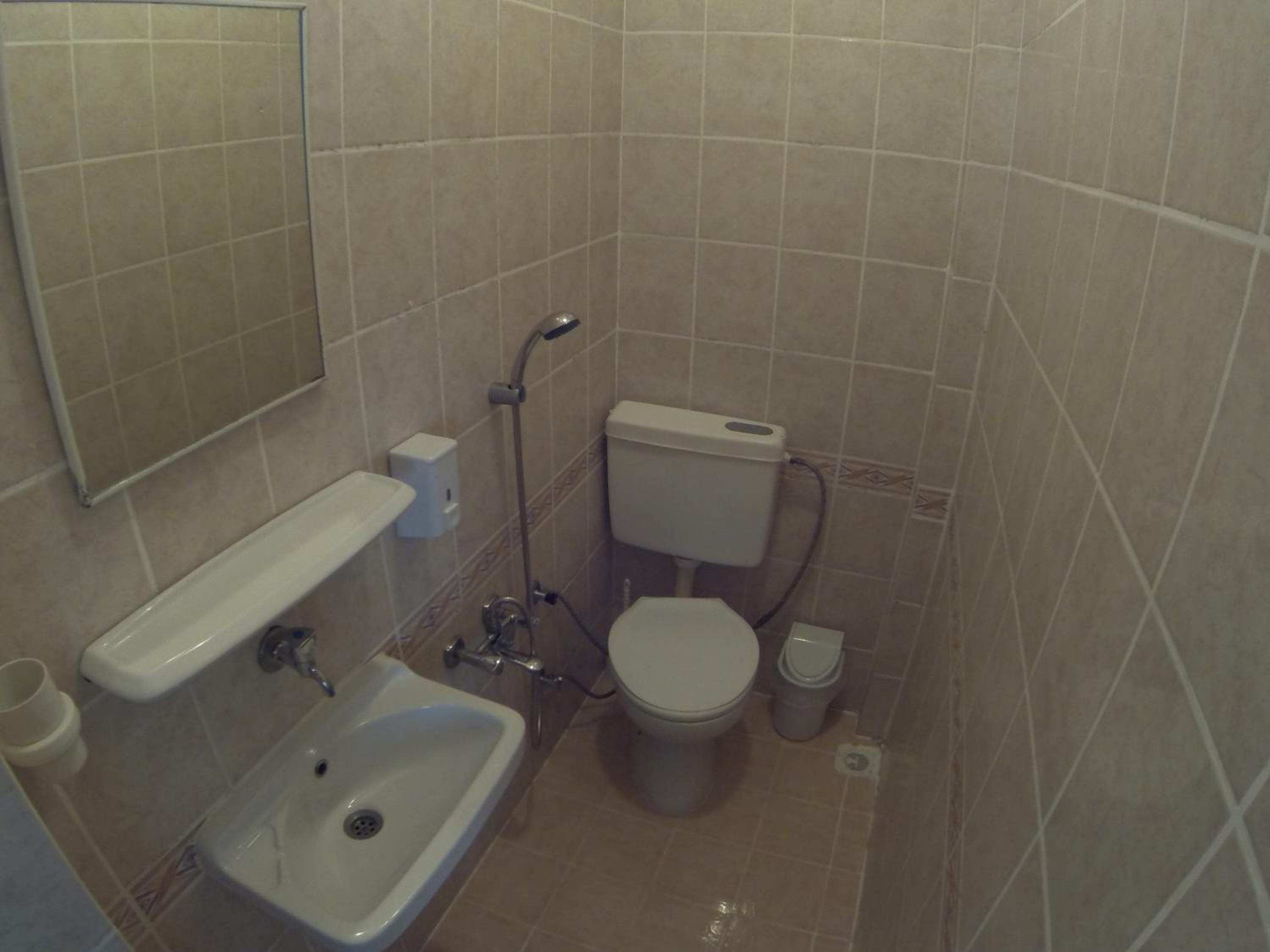 Standard Double Room - Photo 13